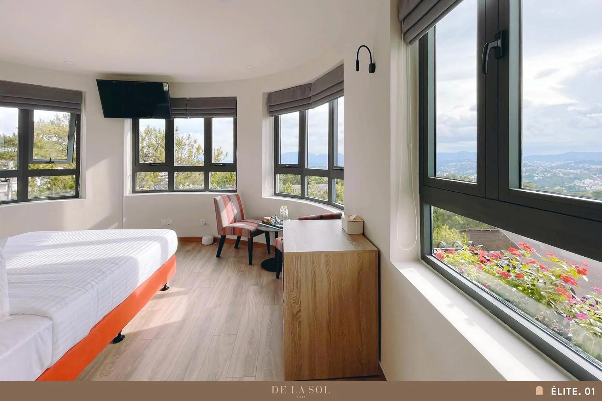 Bed in De La Sol Villa Dalat