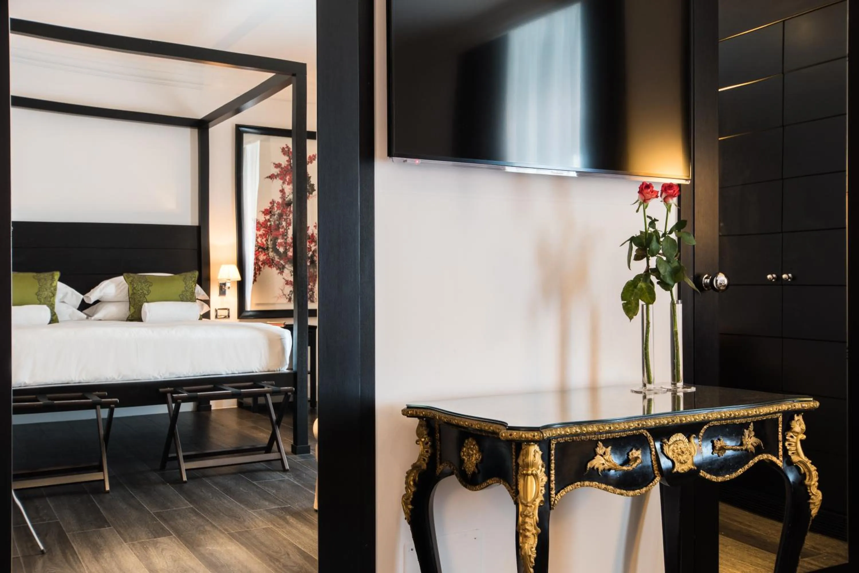 Decorative detail, Bed in Hotel Michelangelo & Day SPA