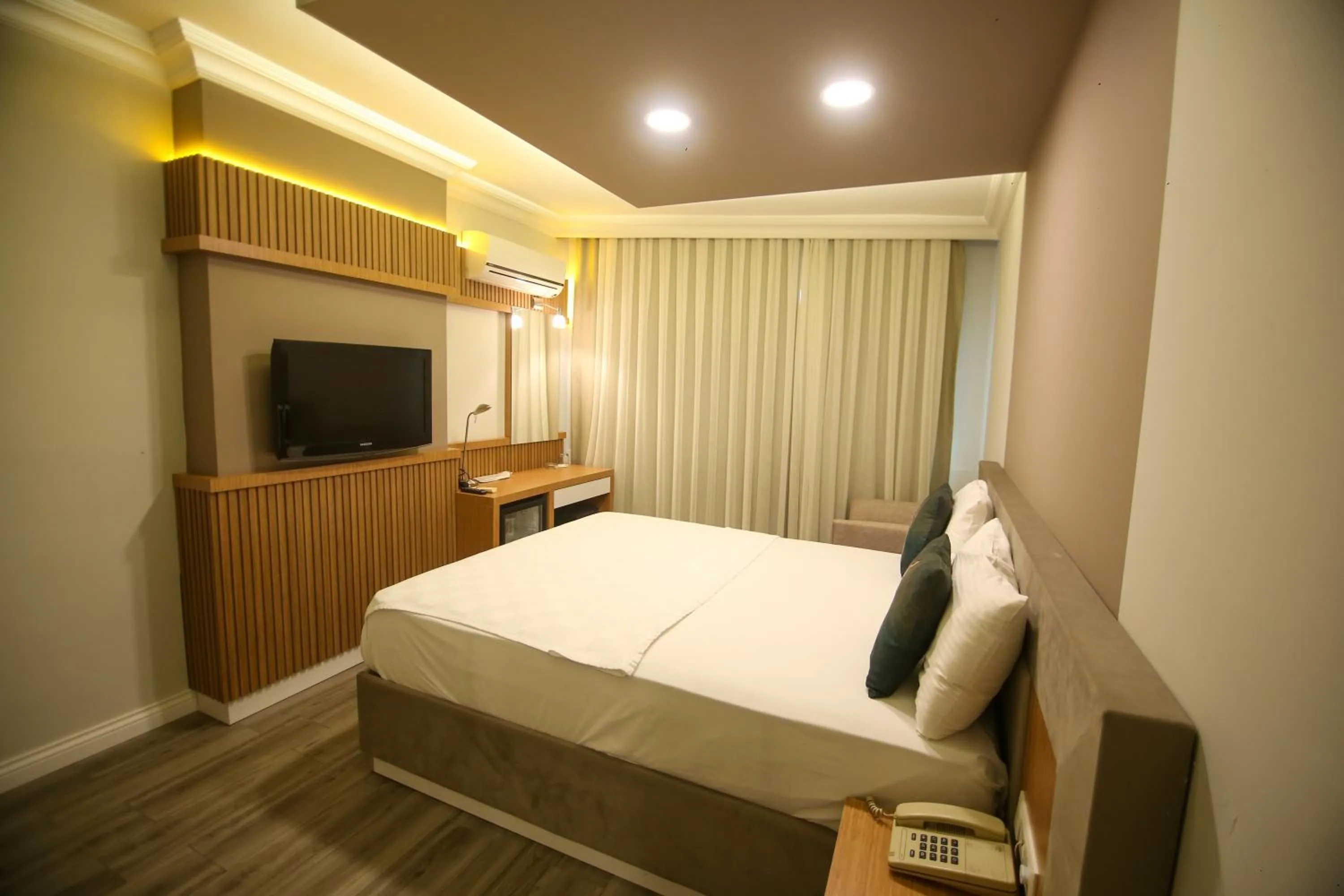 Photo of the whole room, Bed in ÇEVİK PALACE HOTEL