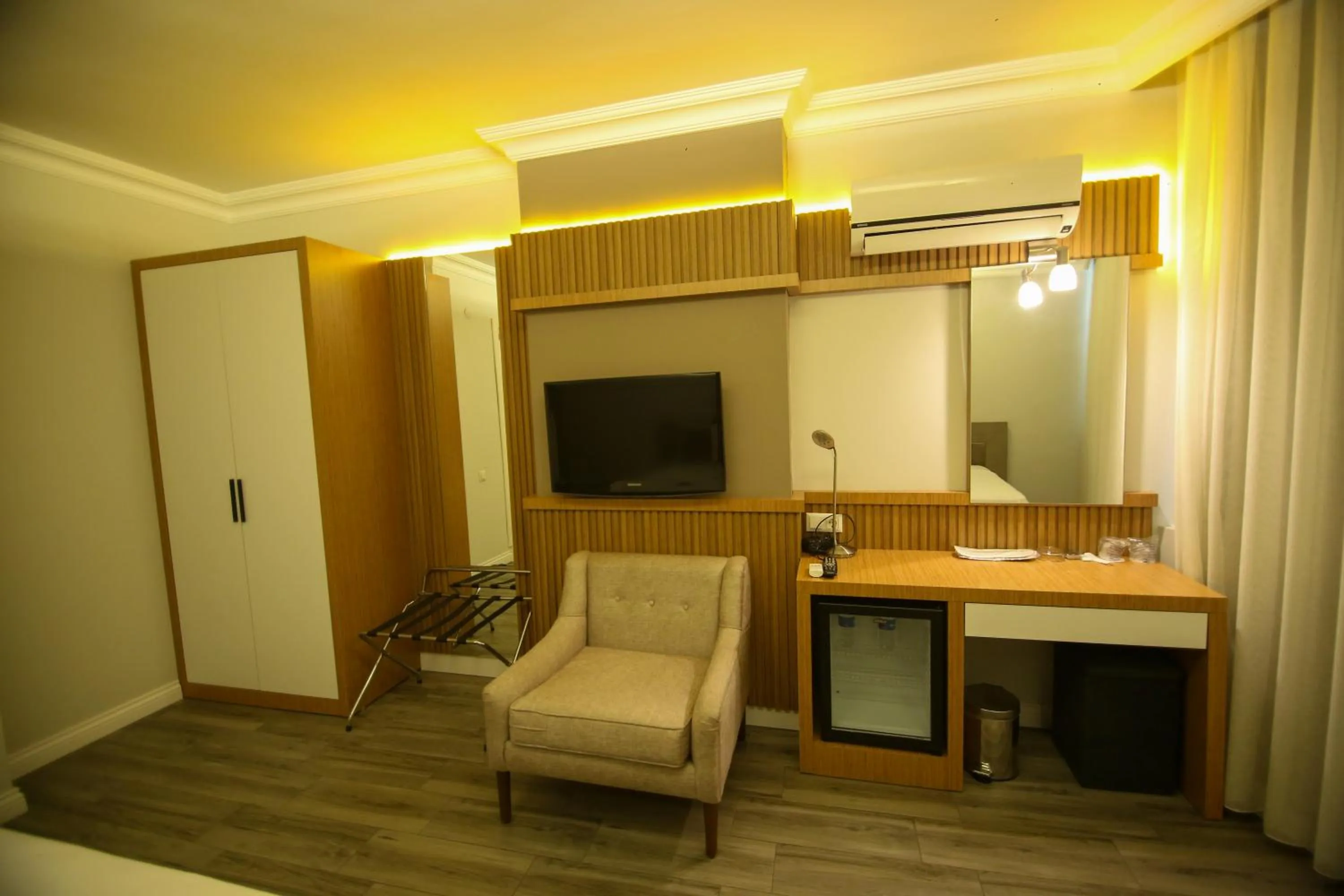 Photo of the whole room in ÇEVİK PALACE HOTEL