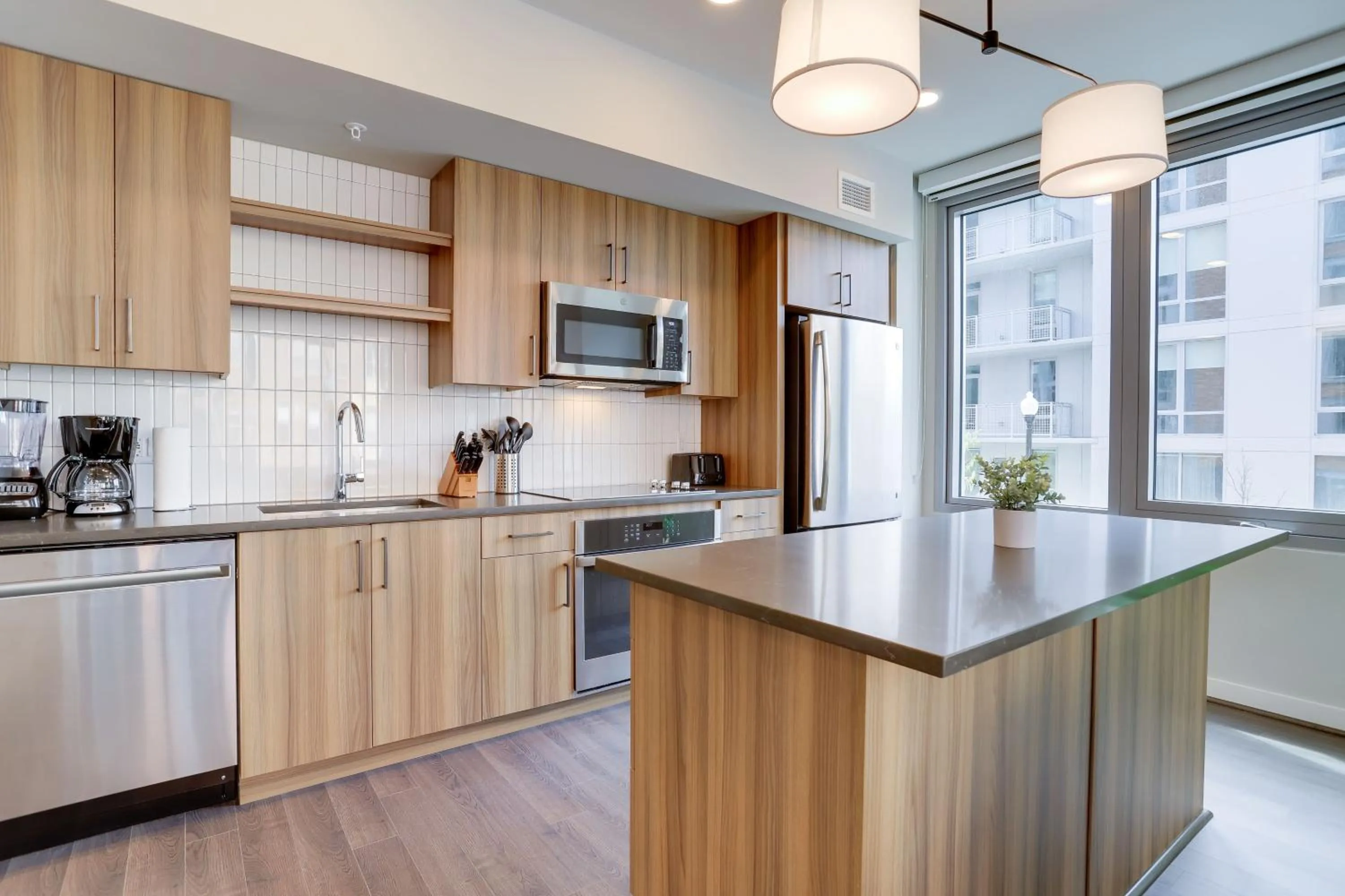 kitchen in Stylish Condo at Clarendon with Rooftop Views