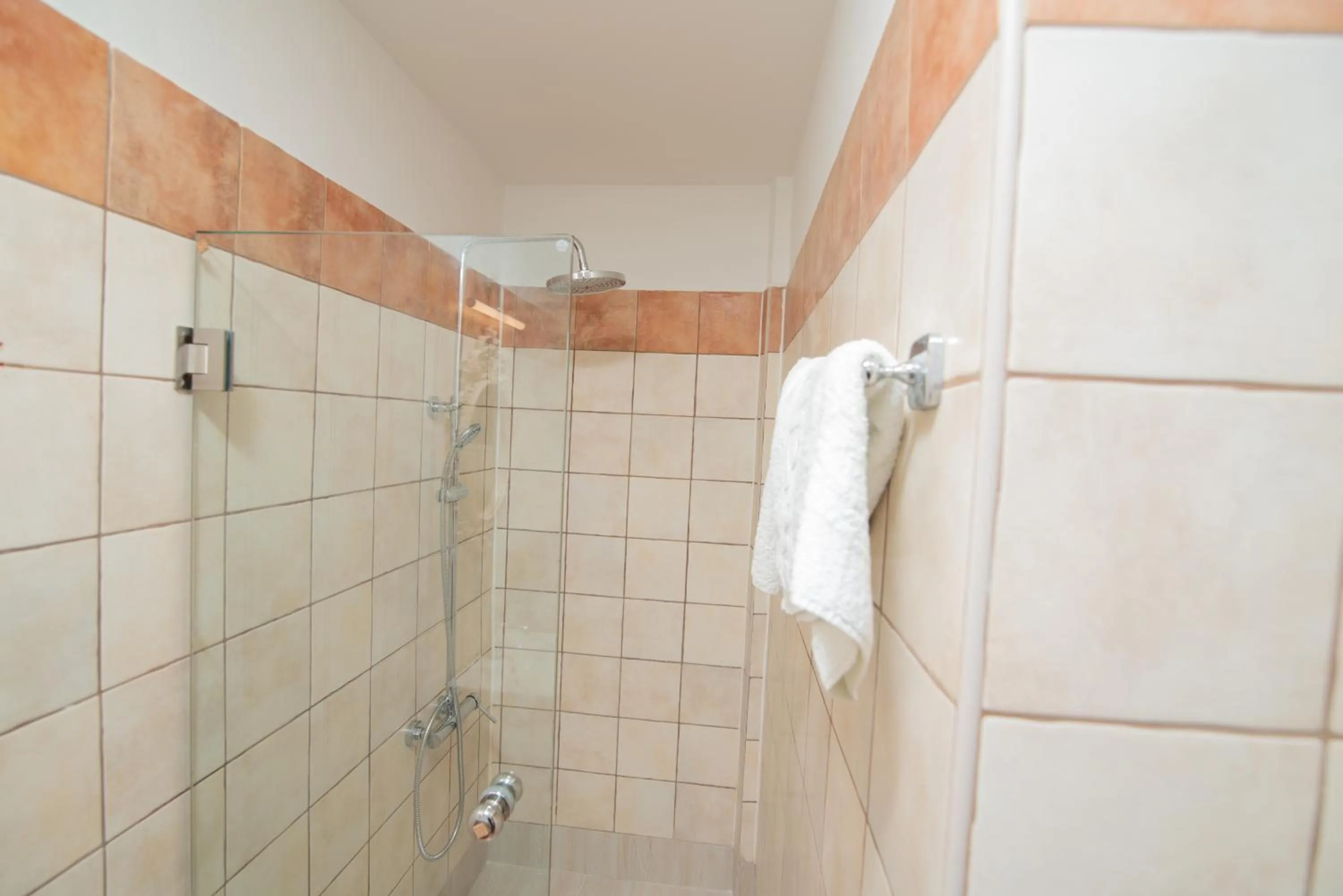 Bathroom in Tsaner Apartment and Rooms