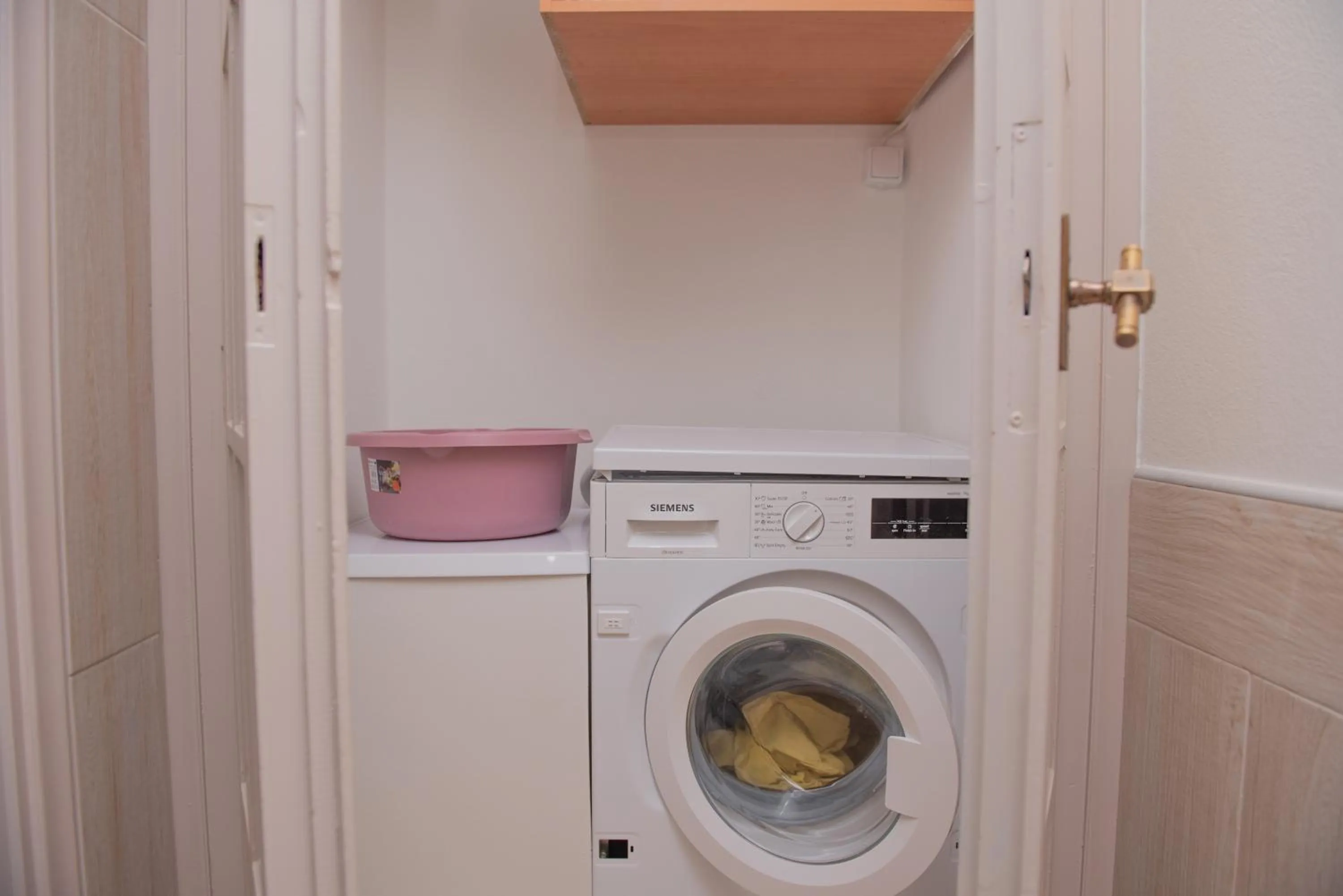 washing machine in Tsaner Apartment and Rooms