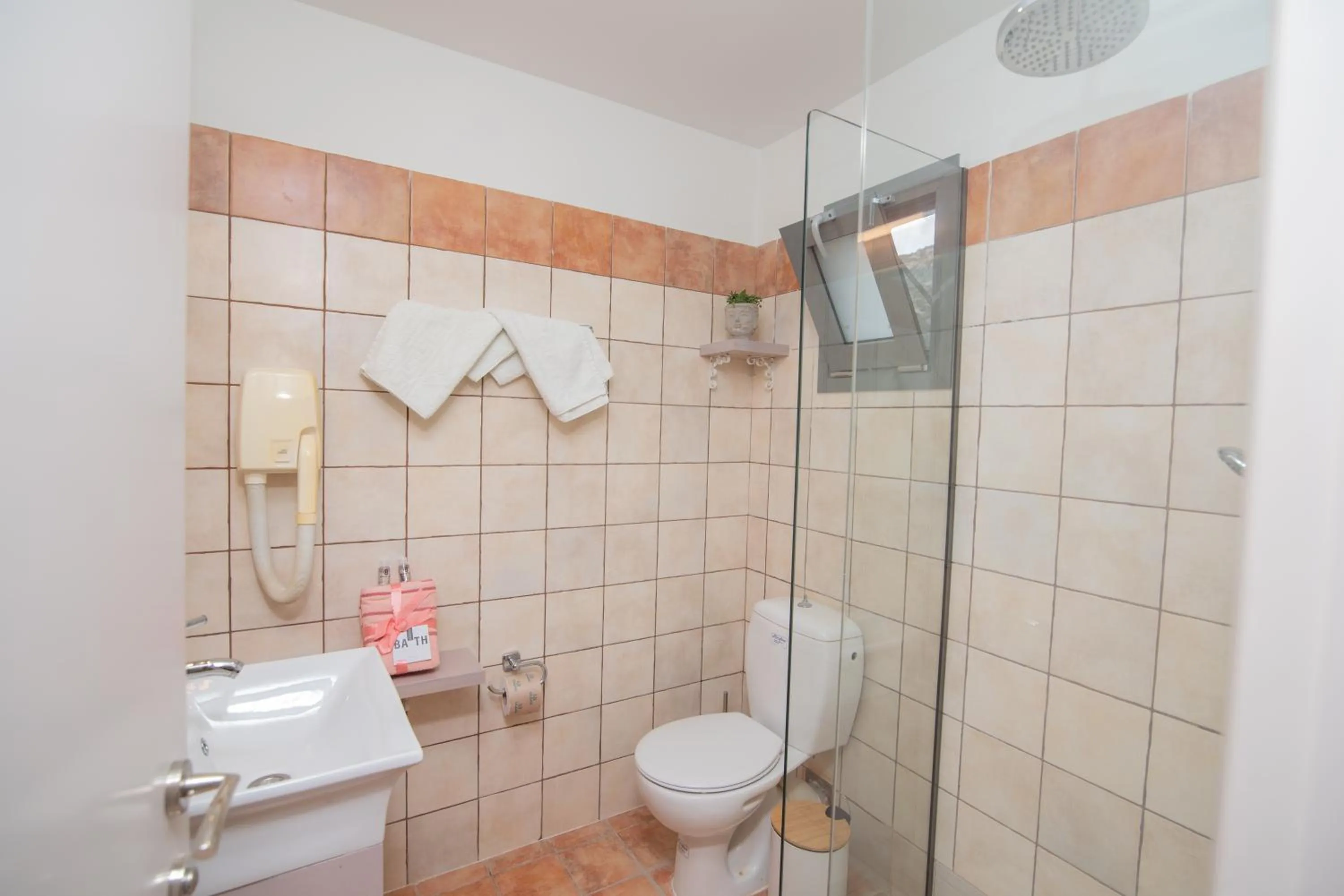 Bathroom in Tsaner Apartment and Rooms