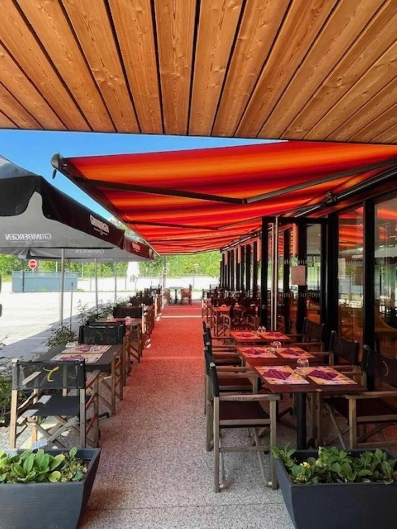 Patio in Hôtel Restaurant AKENA Molinges - La Brocatelle