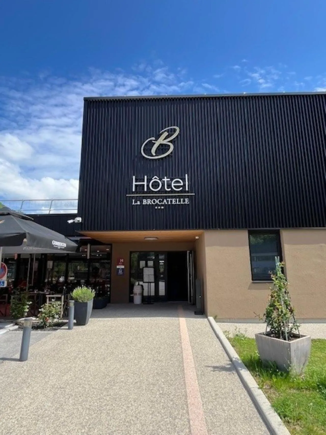 Property building in Hôtel Restaurant AKENA Molinges - La Brocatelle