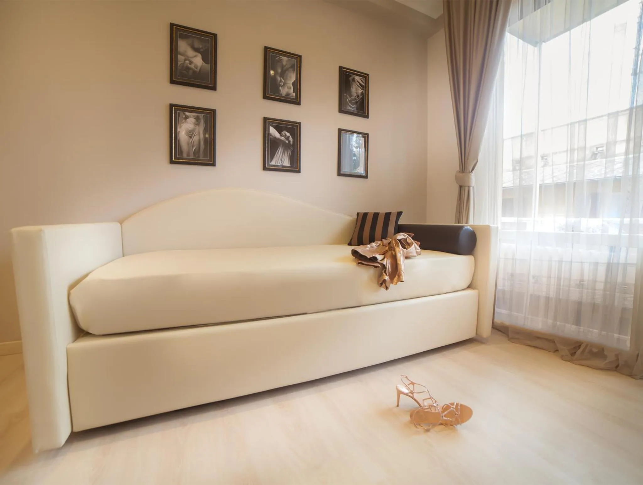 Photo of the whole room in Hotel Tigullio Et De Milan