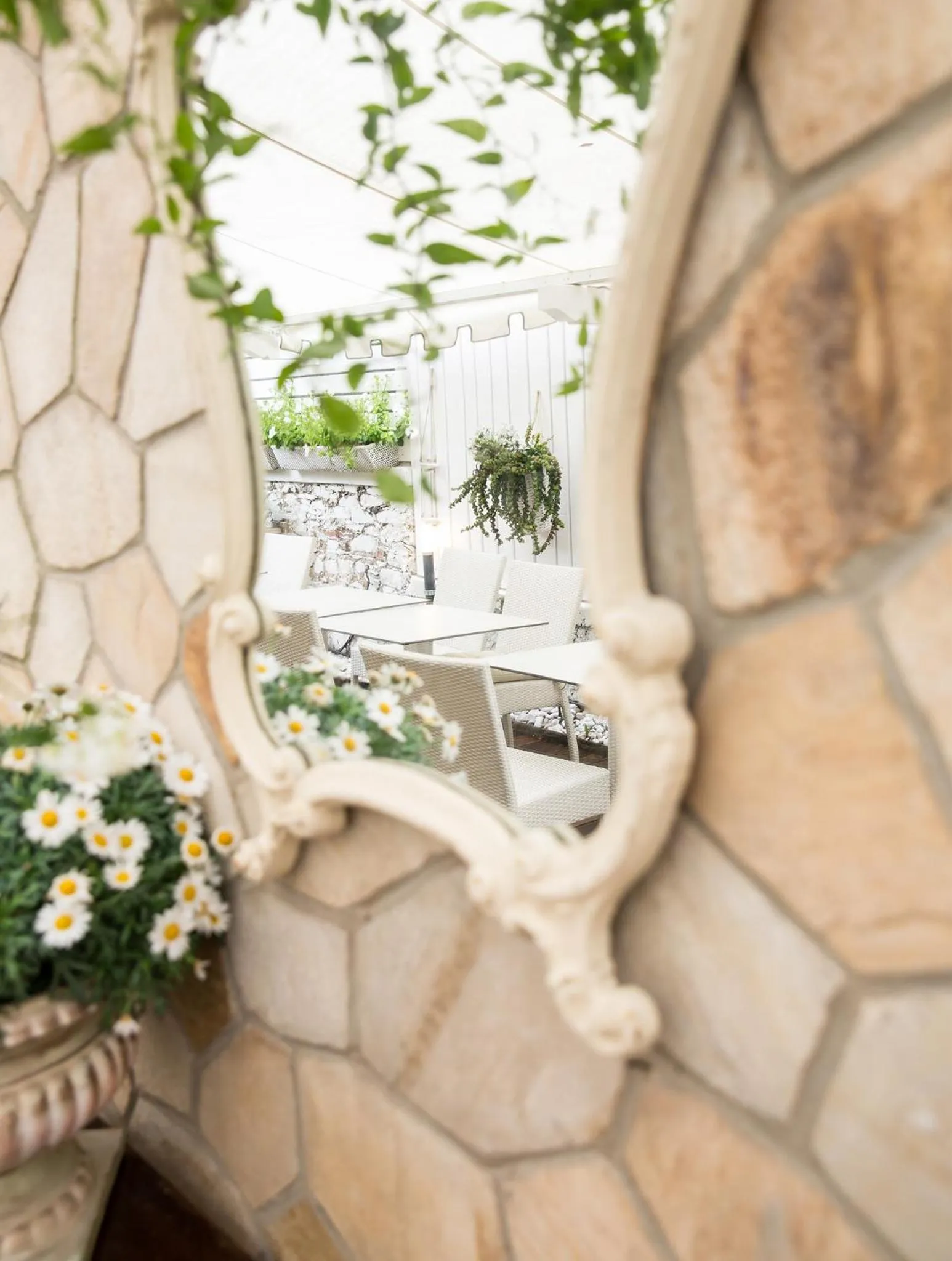 Decorative detail in Hotel Tigullio Et De Milan