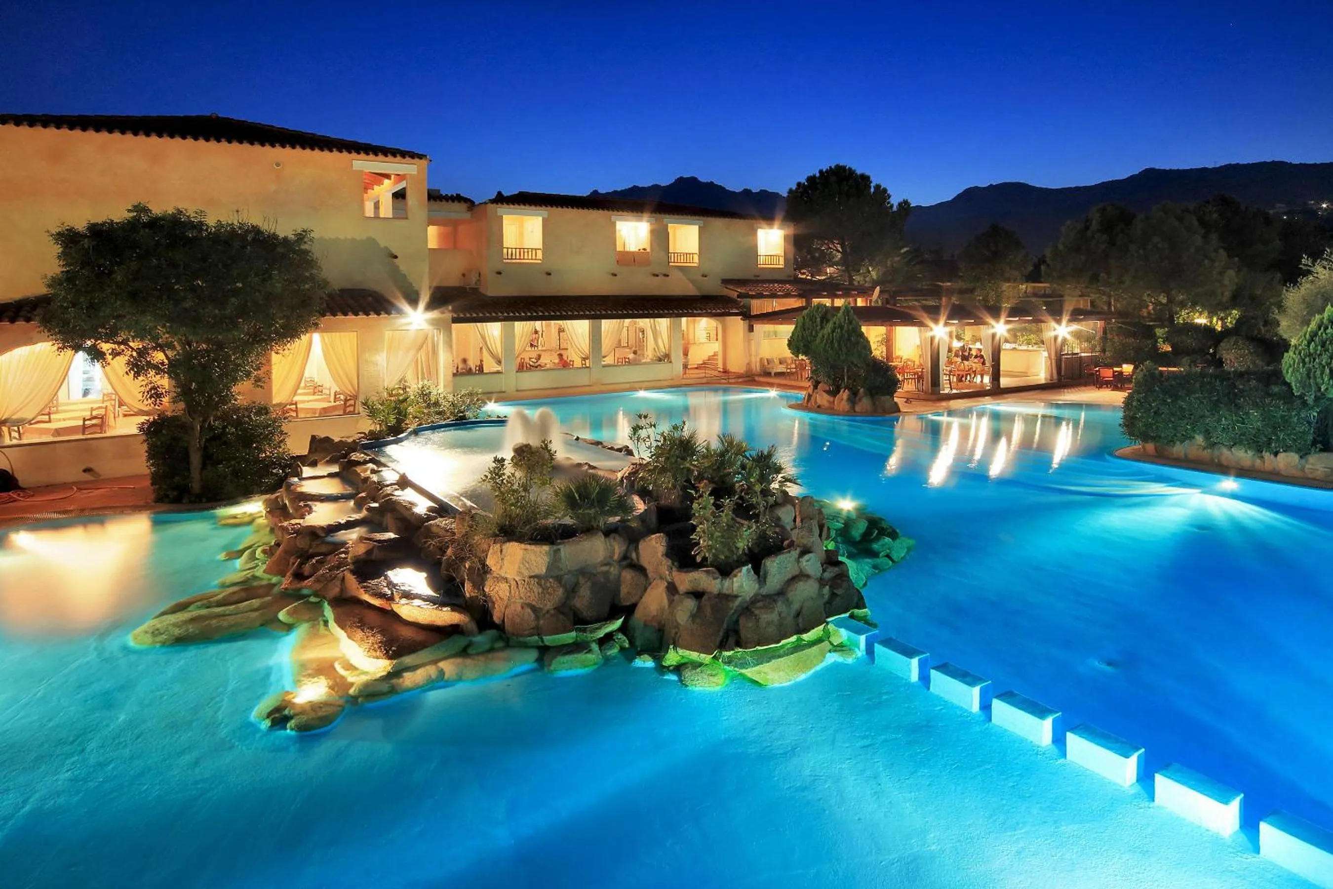 Swimming pool in Colonna Hotel Du Golf