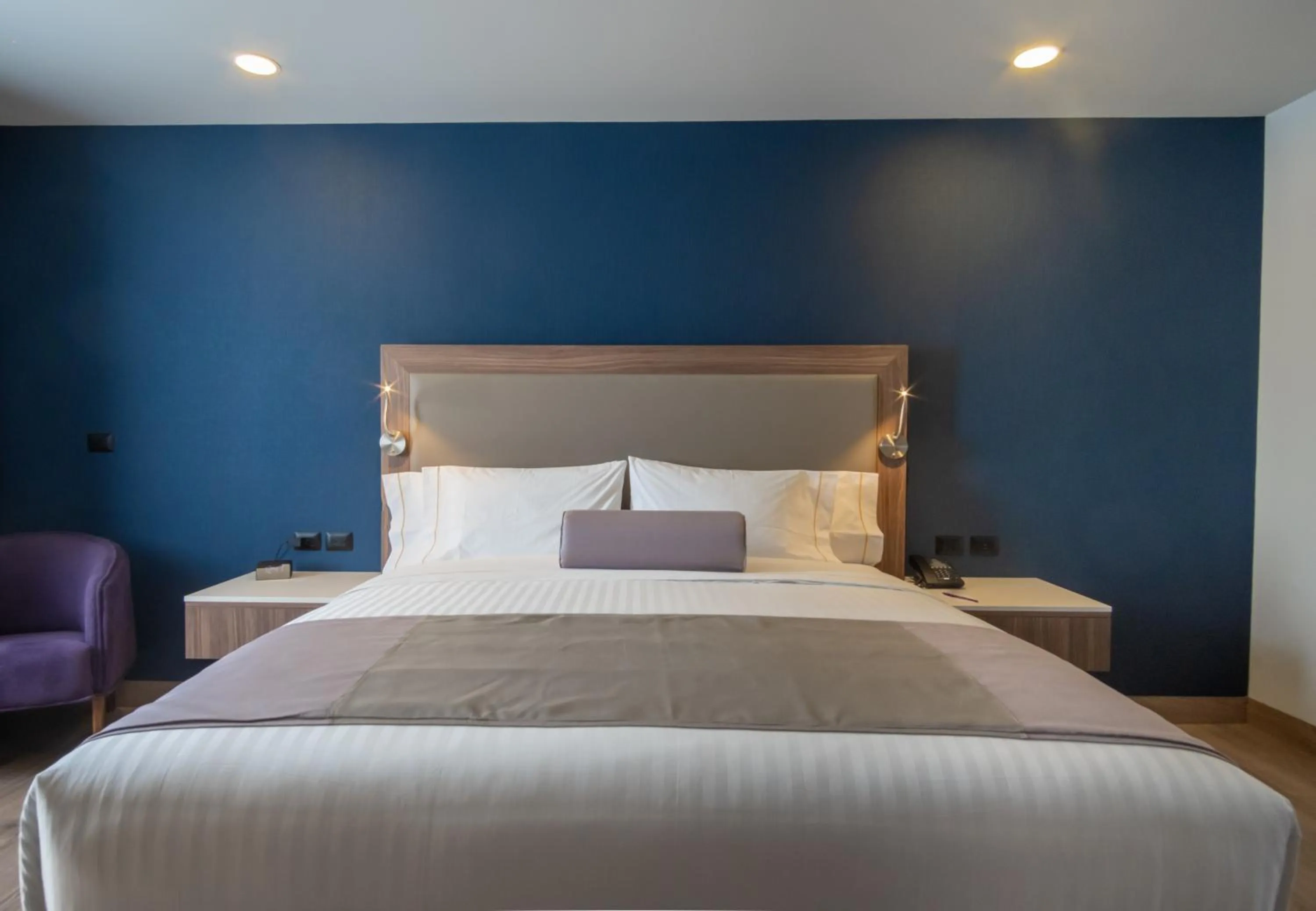 Bed in Sheraton Guadalajara Expo