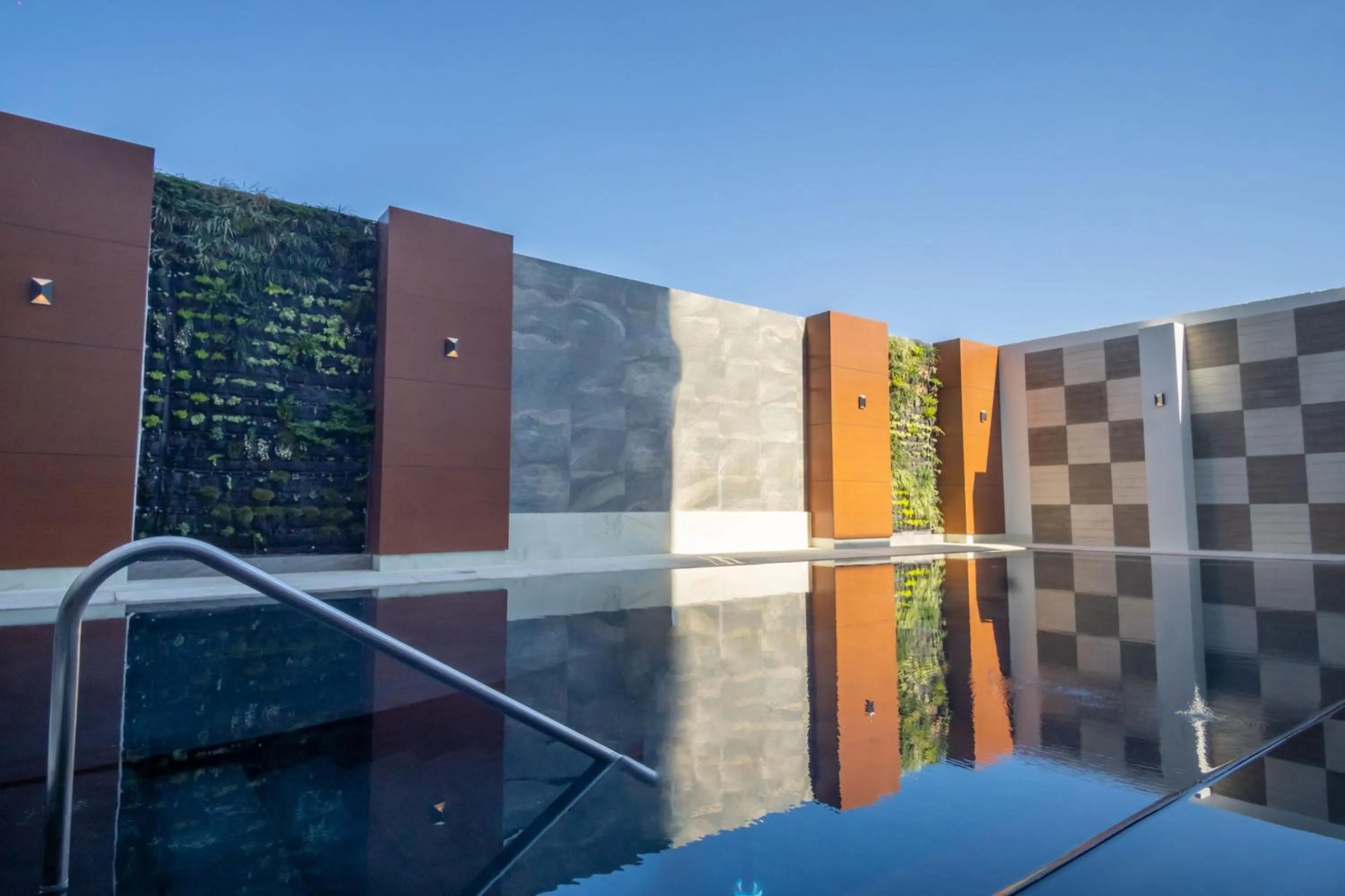 Swimming pool in Sheraton Guadalajara Expo