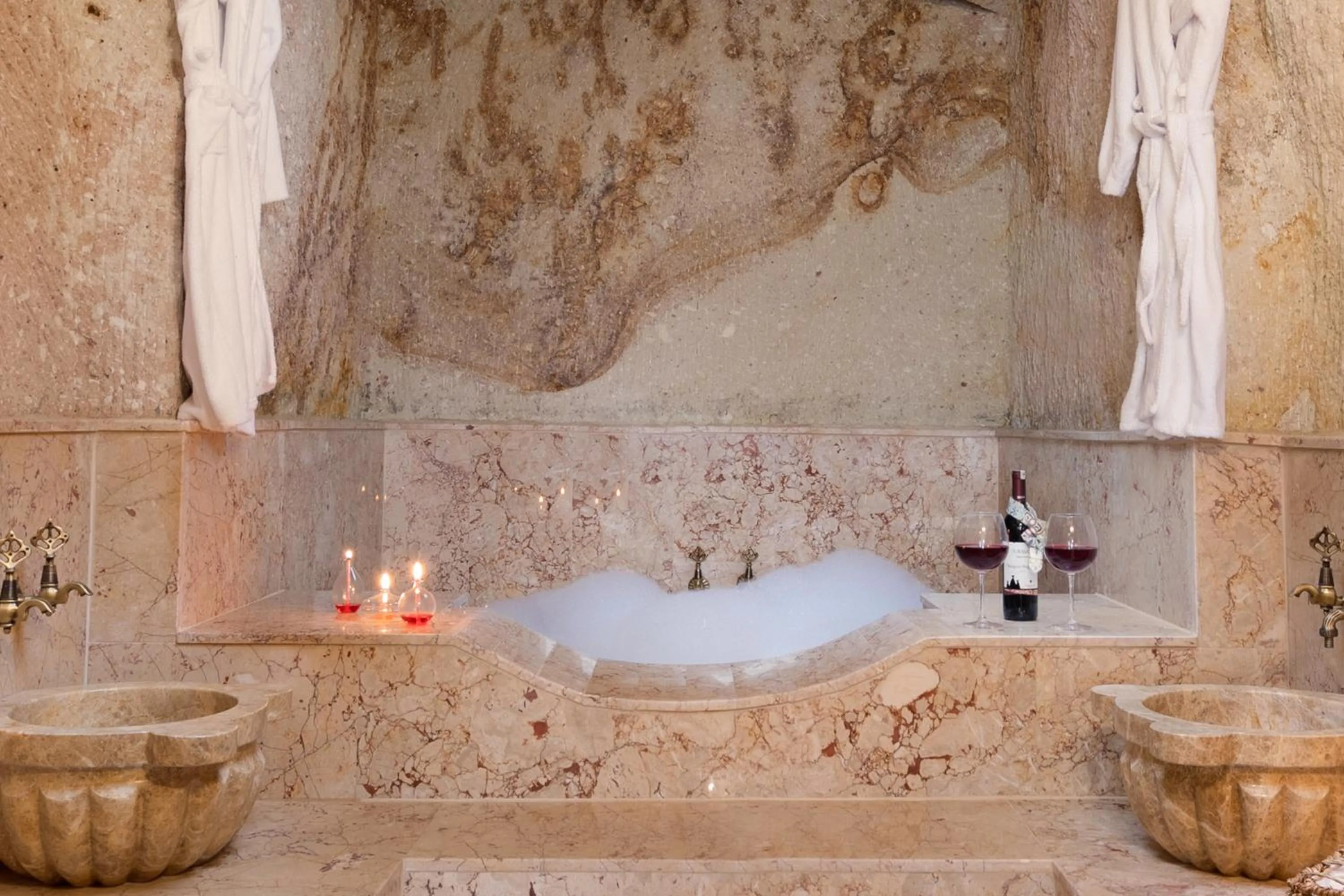 Public Bath in Kayata Cave Suites Special Class