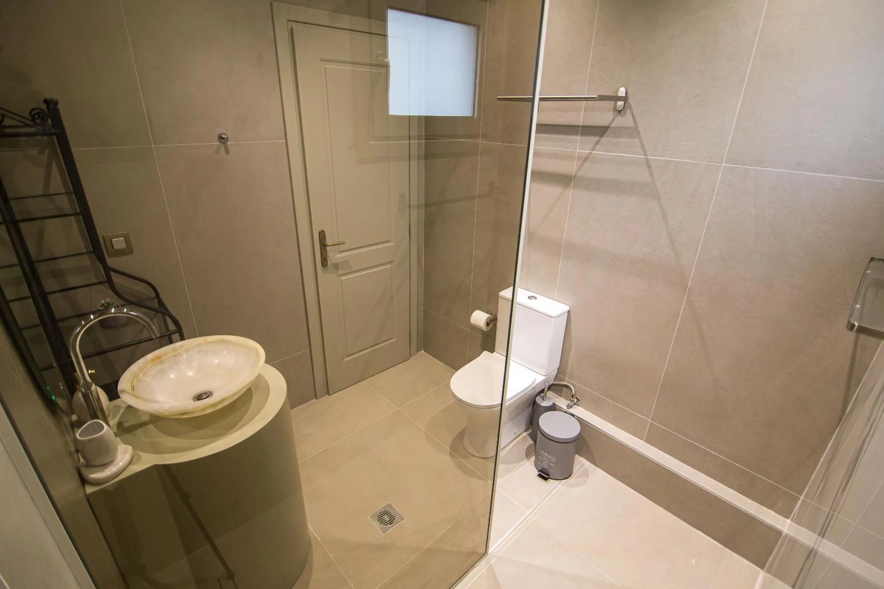 Shower in IO Luxury Pool & Hot Tub Suites