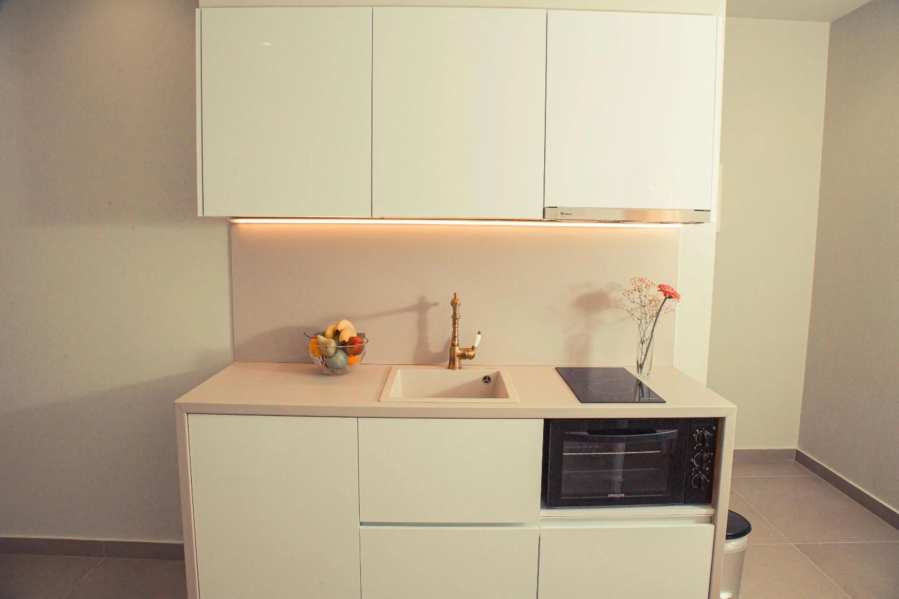 Kitchen or kitchenette in IO Luxury Pool & Hot Tub Suites