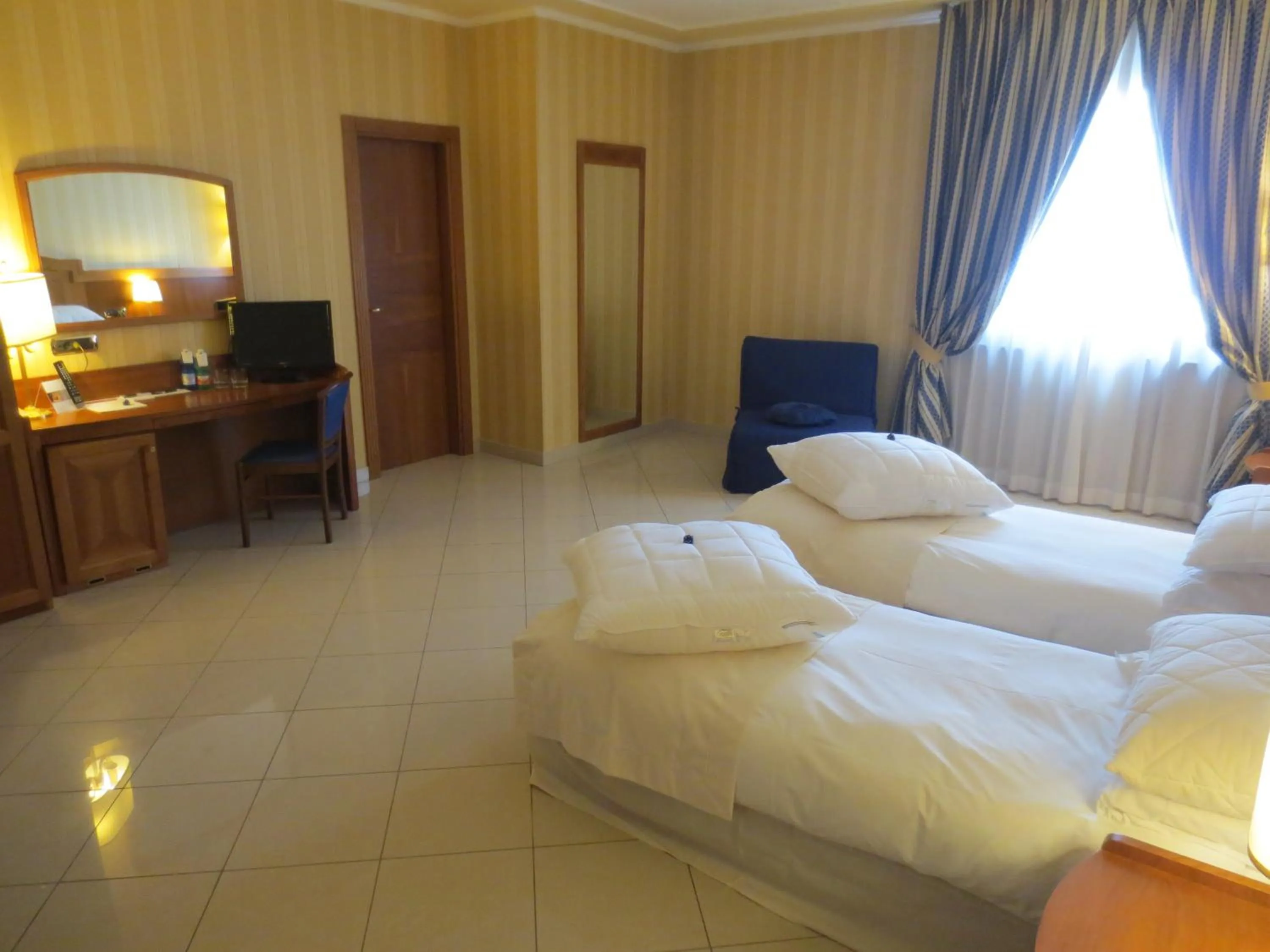 Photo of the whole room, Bed in Hotel Joyfull