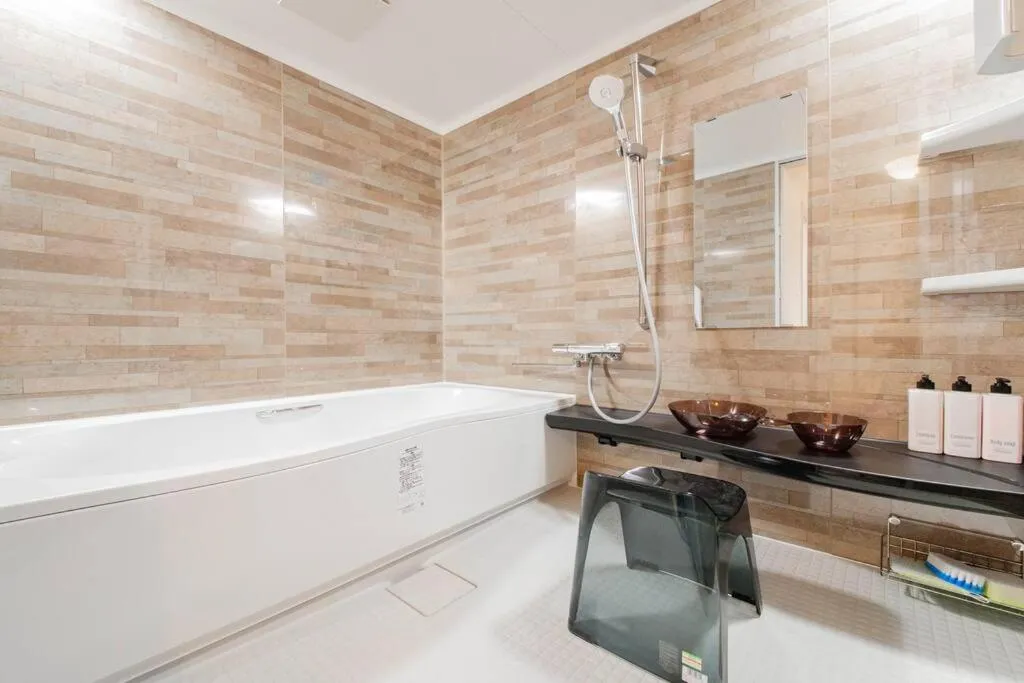 Shower in THE BLAUBAUM TOYA