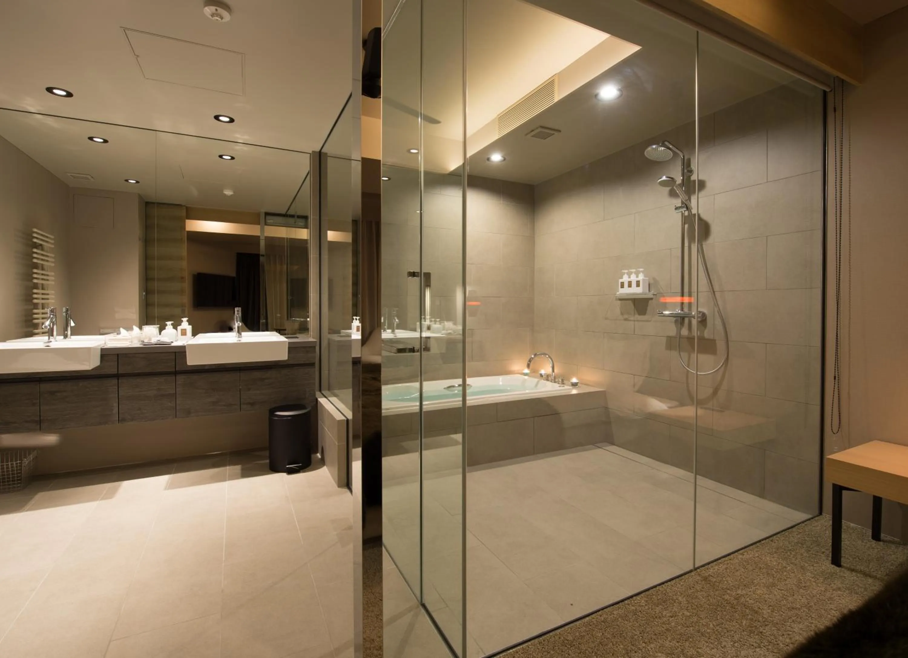 Bathroom in Aspect Luxury Apartments by H2 Life