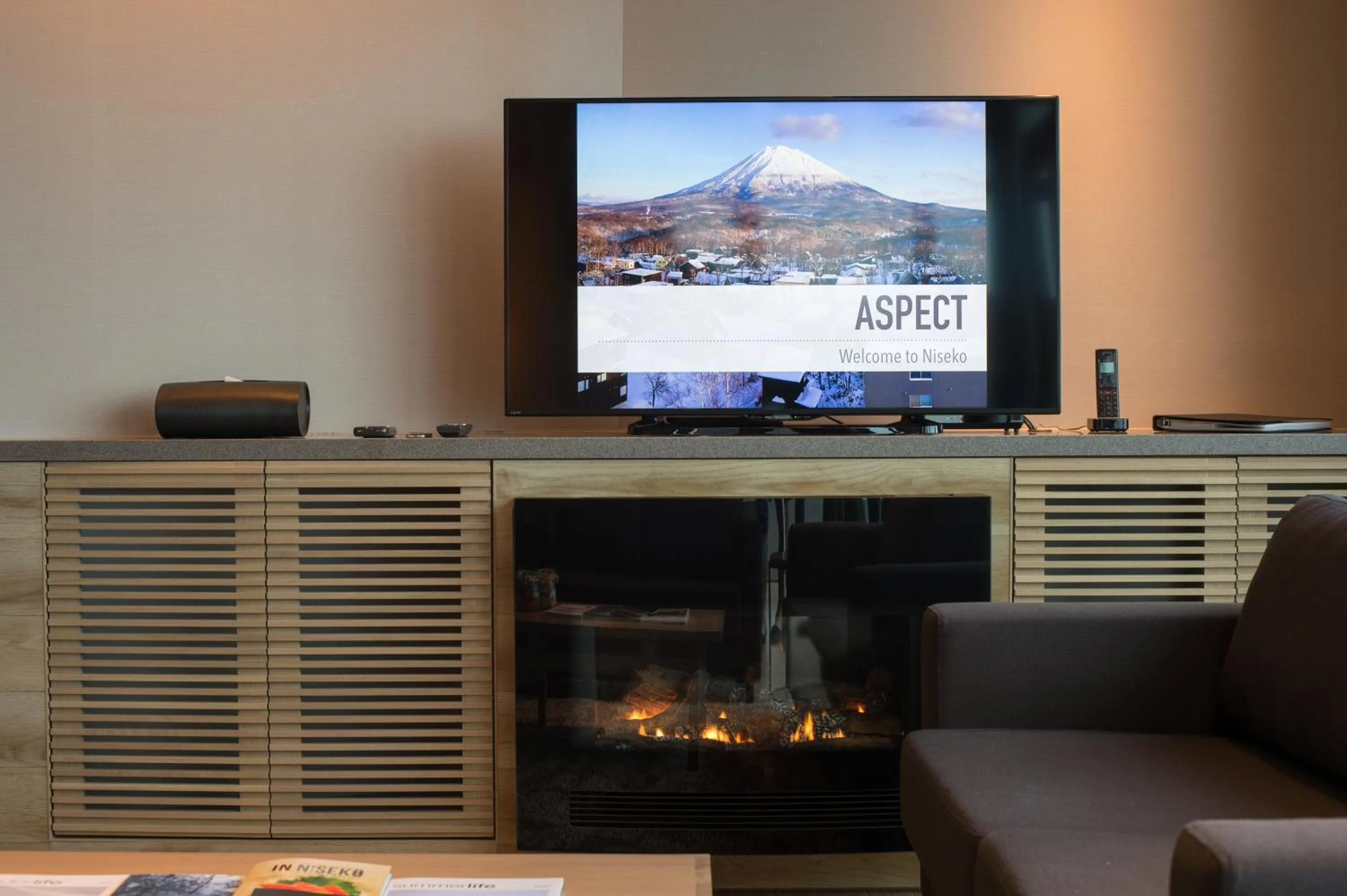 TV and multimedia in Aspect Luxury Apartments by H2 Life