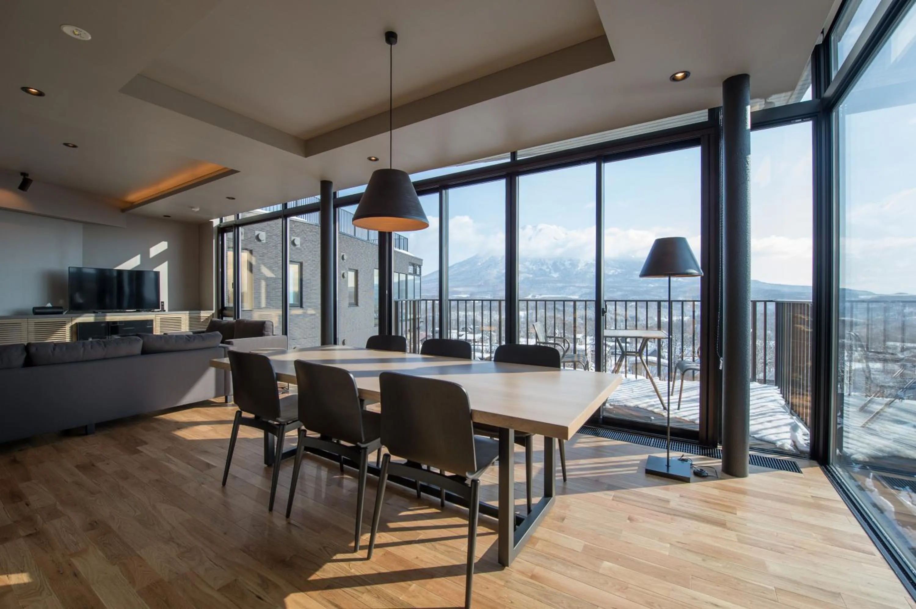 Dining area in Aspect Luxury Apartments by H2 Life