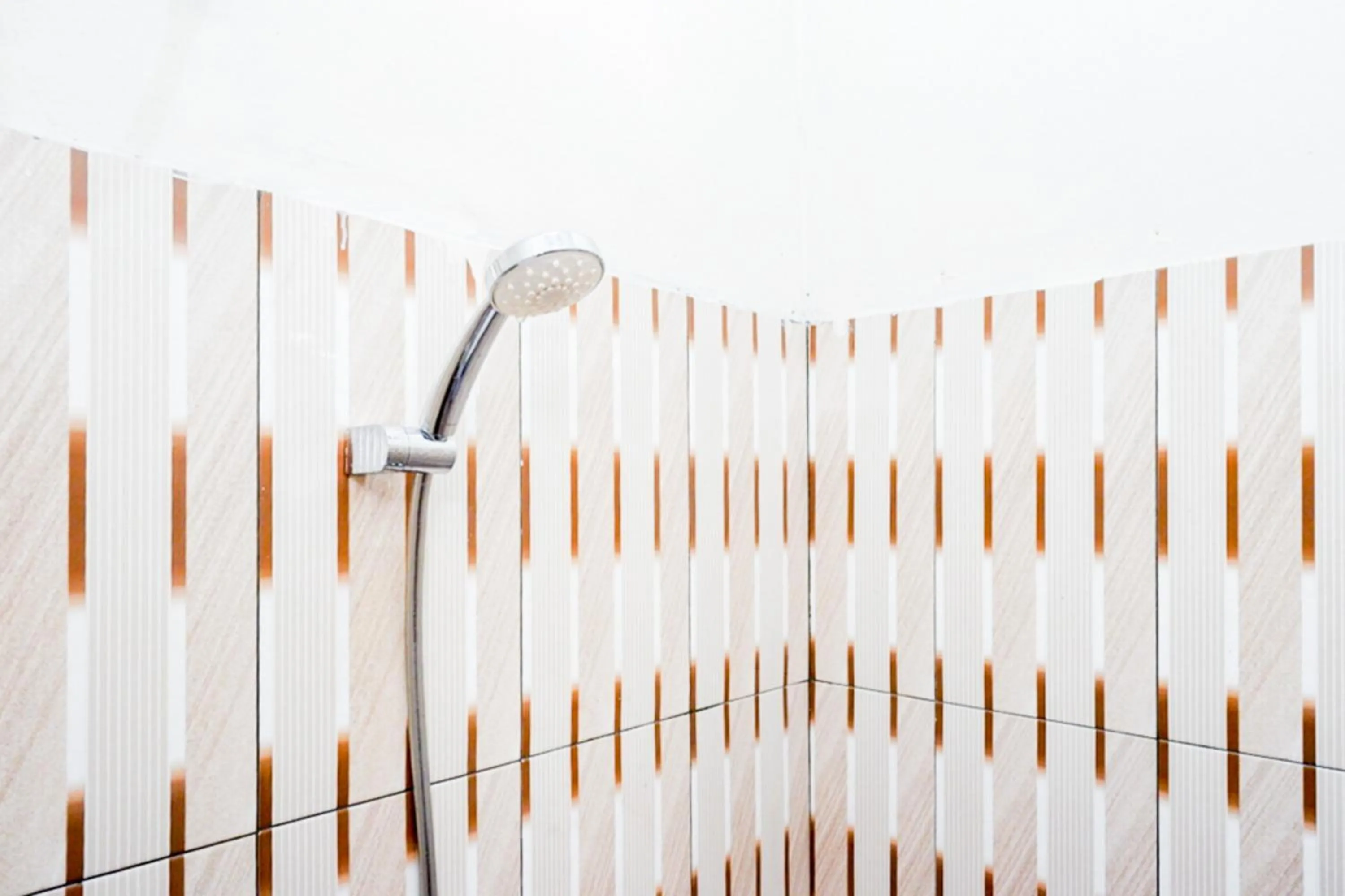 Bathroom in RedDoorz Syariah near Stasiun Gumilir Cilacap