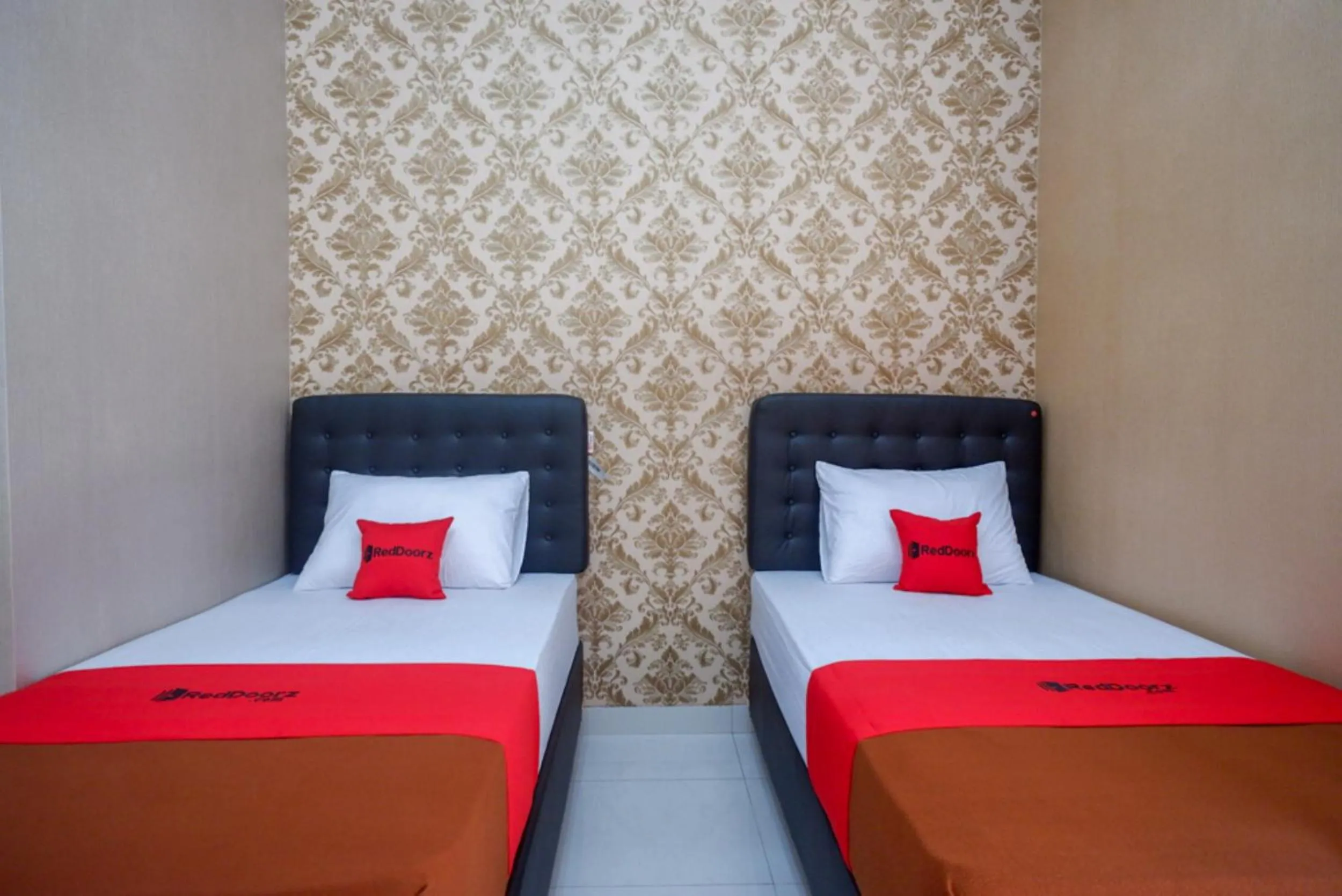 Bed in RedDoorz Syariah near Stasiun Gumilir Cilacap