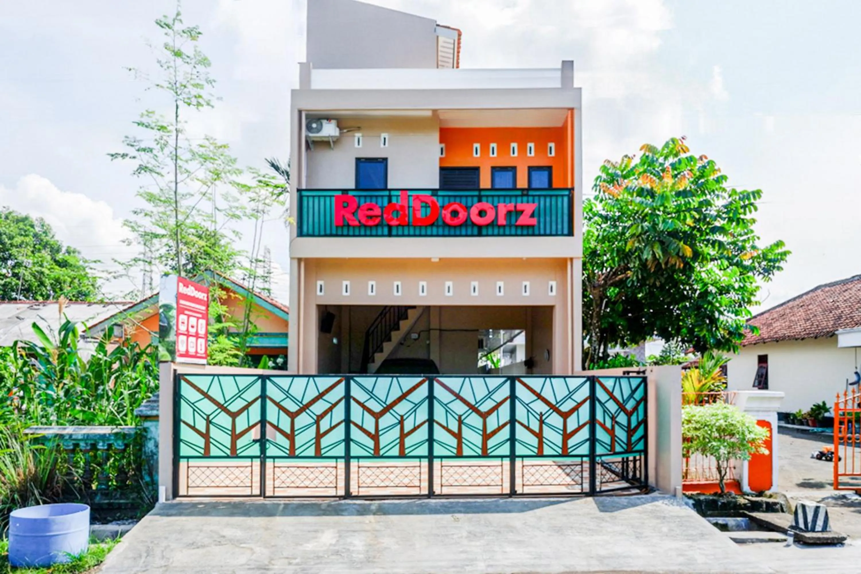 Facade/entrance in RedDoorz Syariah near Stasiun Gumilir Cilacap