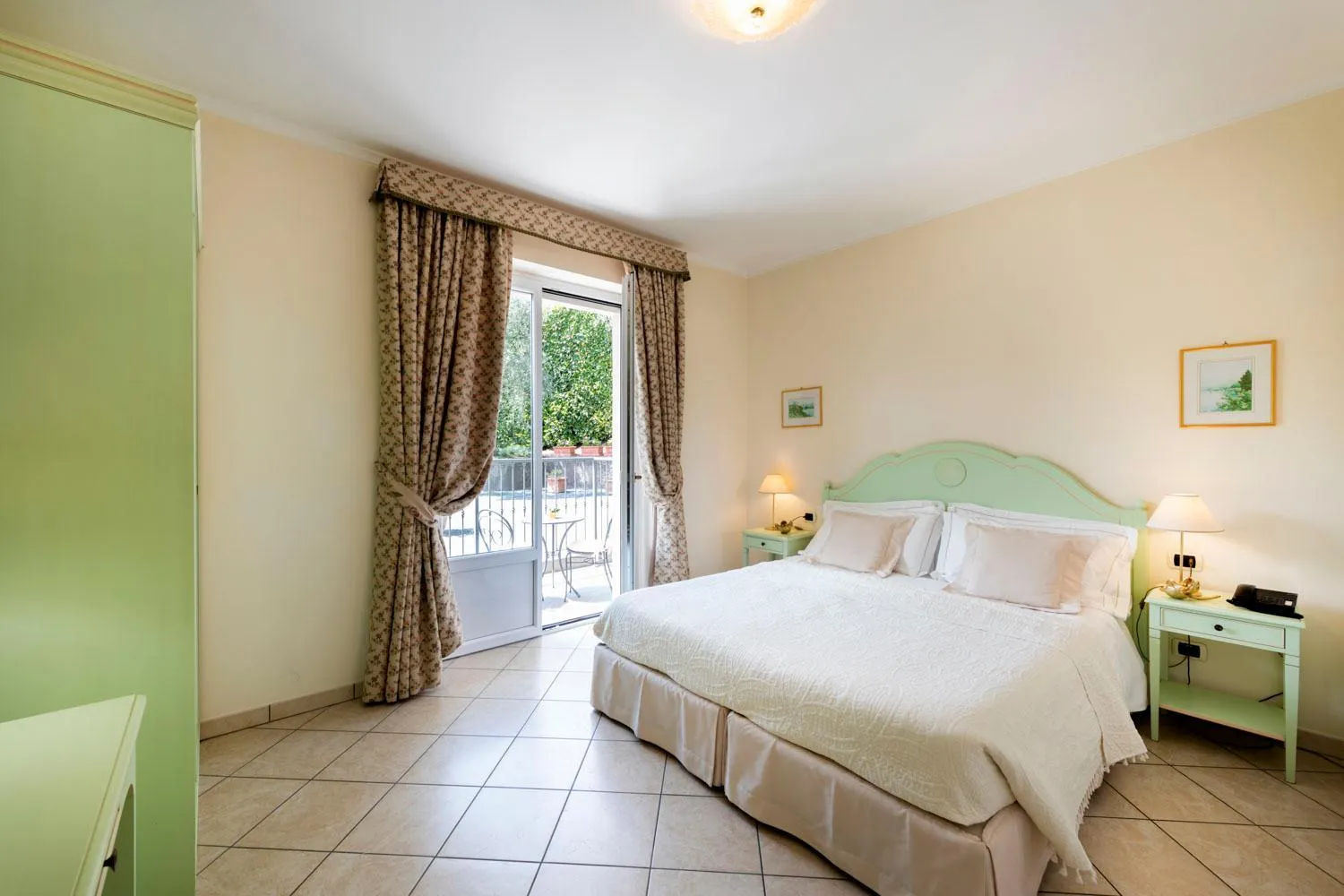 Bedroom, Bed in Hotel La Perla