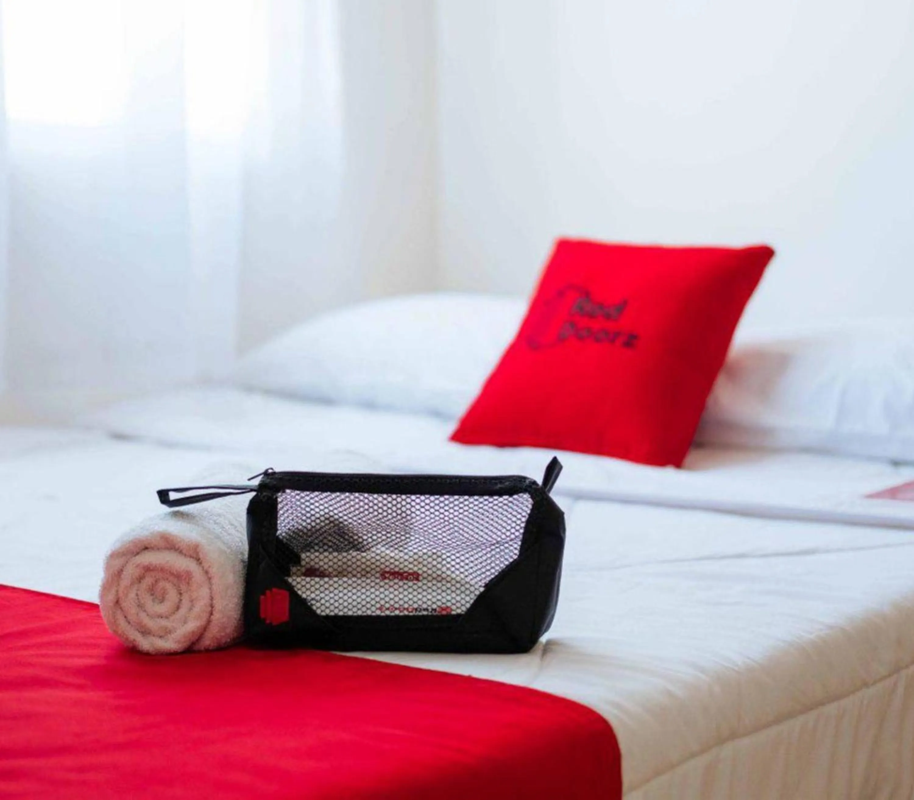 Bed in RedDoorz Syariah near RSUD Kota Malang