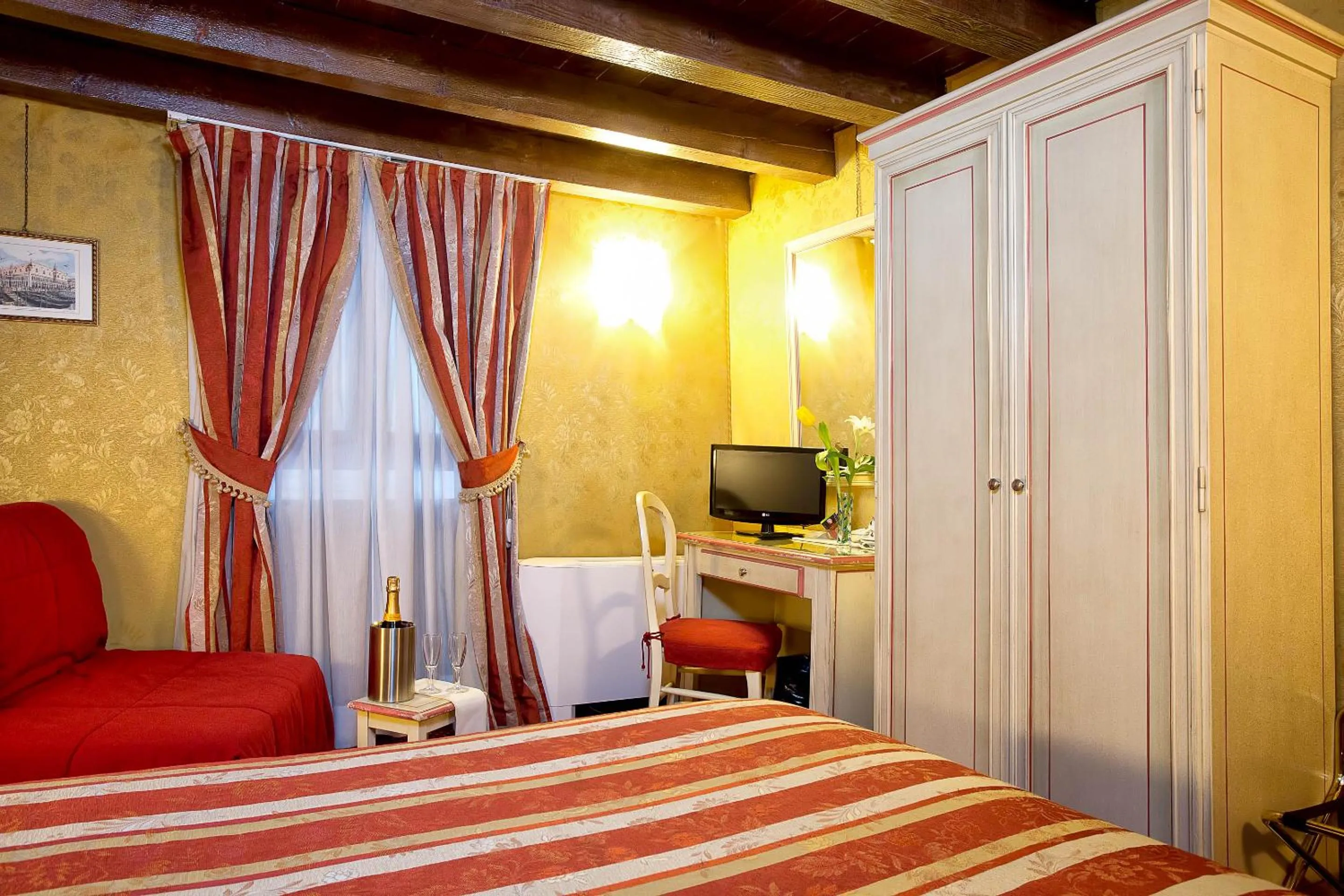 Photo of the whole room, Bed in Ca' San Polo - Ferretti Hotels Collection