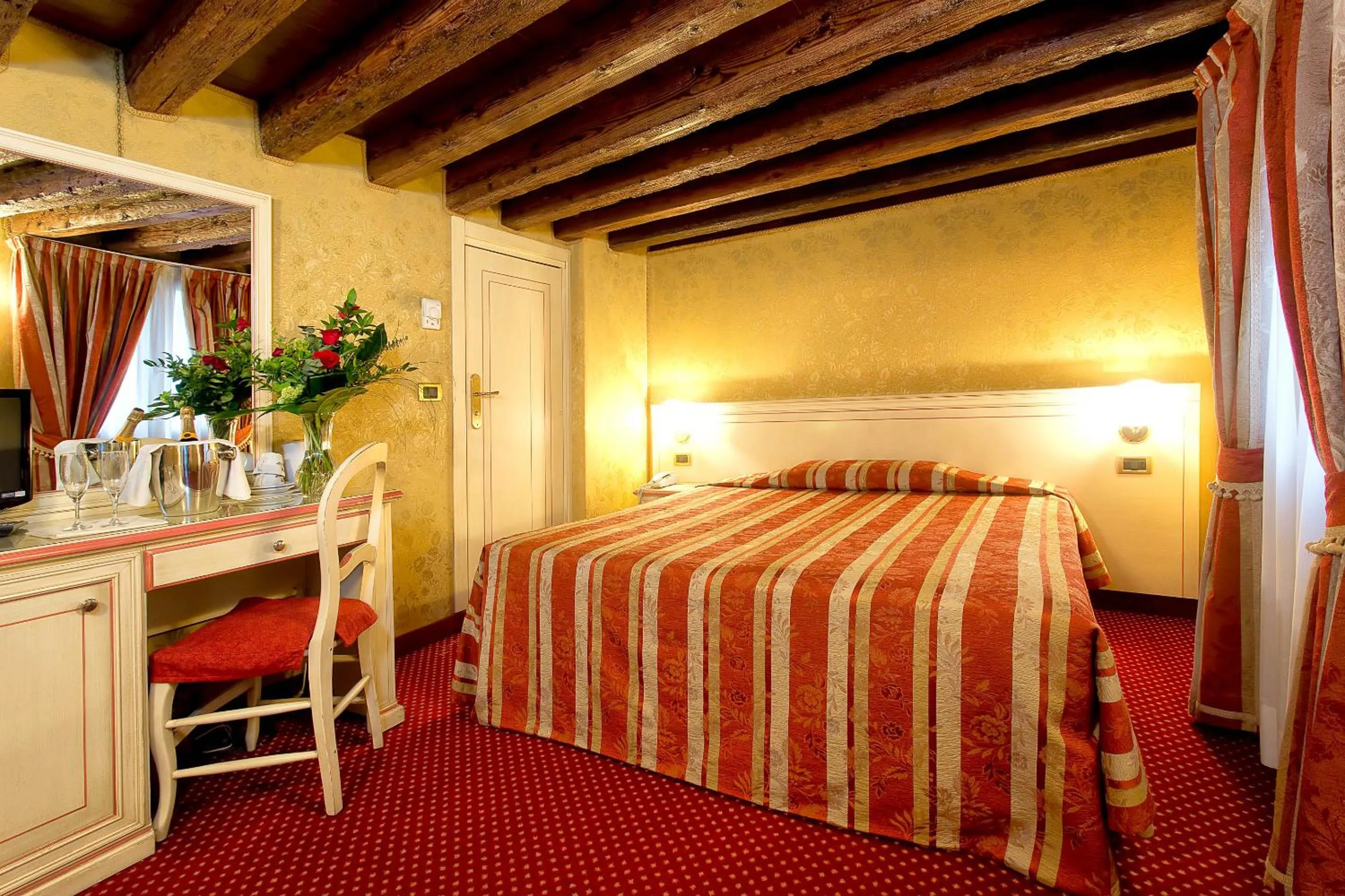 TV and multimedia, Bed in Ca' San Polo - Ferretti Hotels Collection