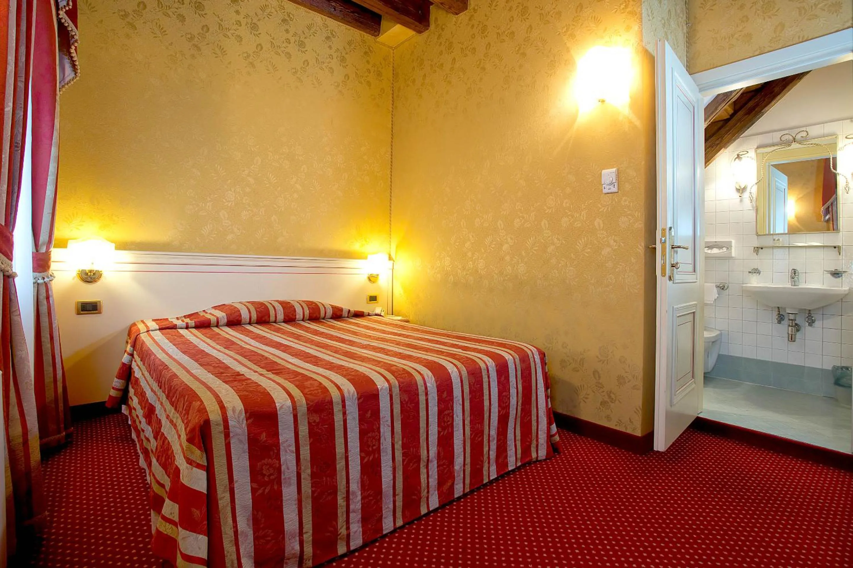 Bedroom, Bed in Ca' San Polo - Ferretti Hotels Collection