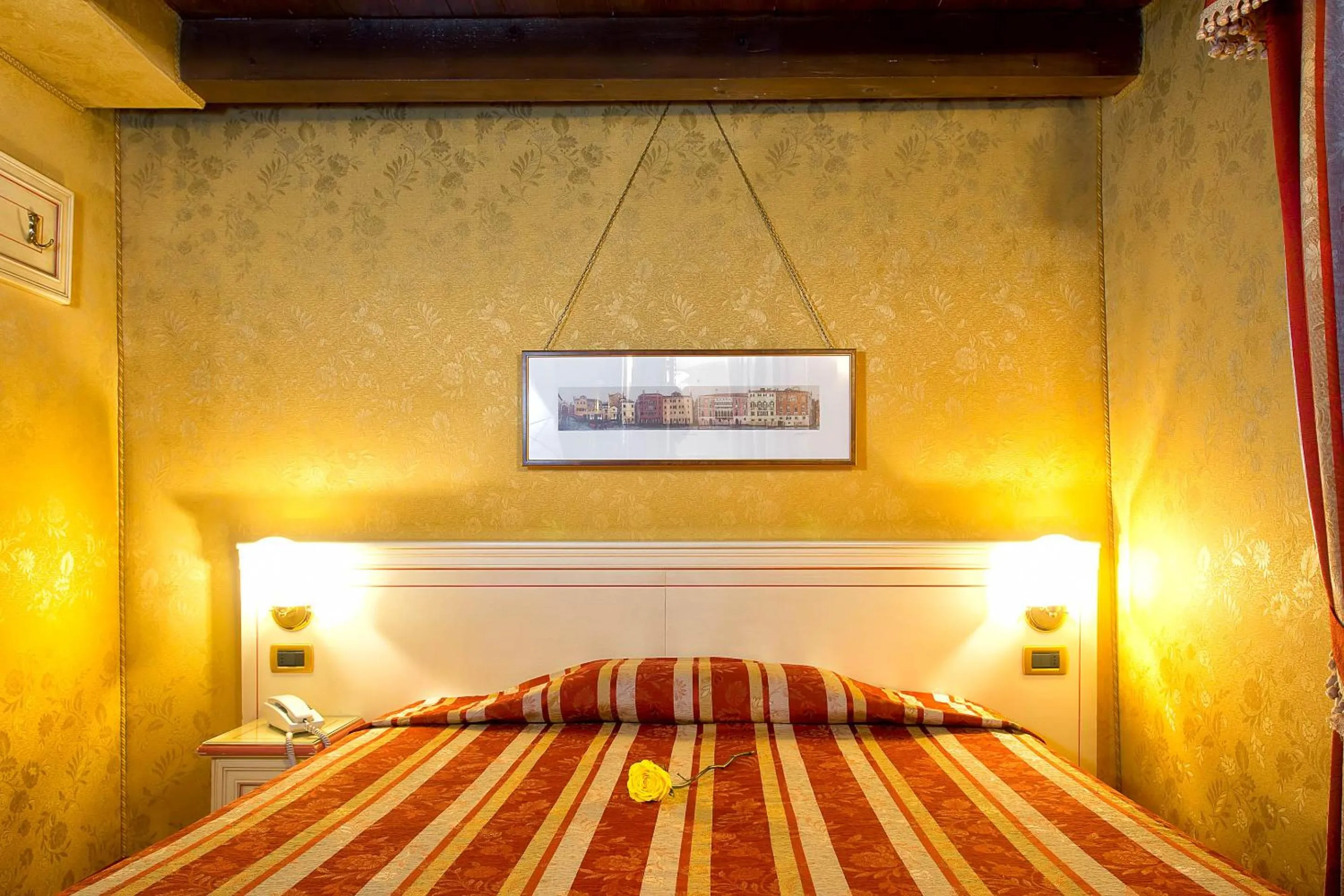 Decorative detail, Bed in Ca' San Polo - Ferretti Hotels Collection