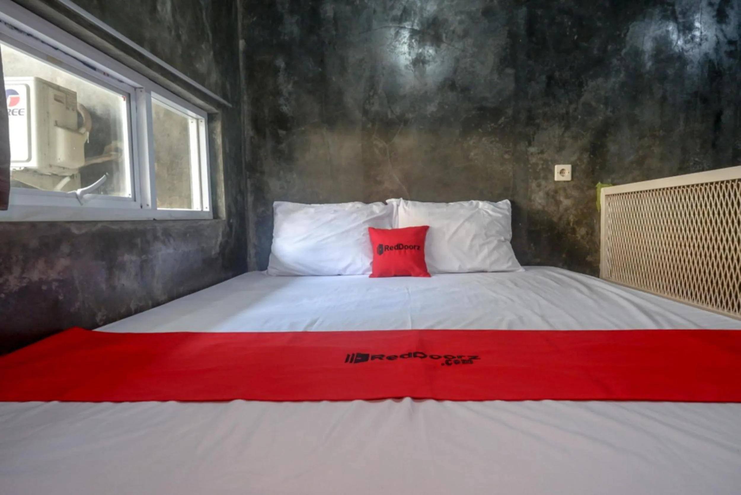Bedroom, Bed in RedDoorz near Jumbo Mall Sragen