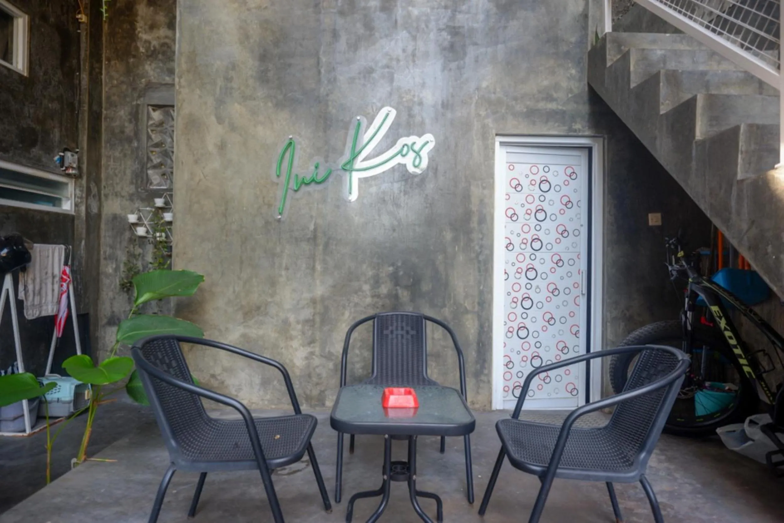 Seating area in RedDoorz near Jumbo Mall Sragen