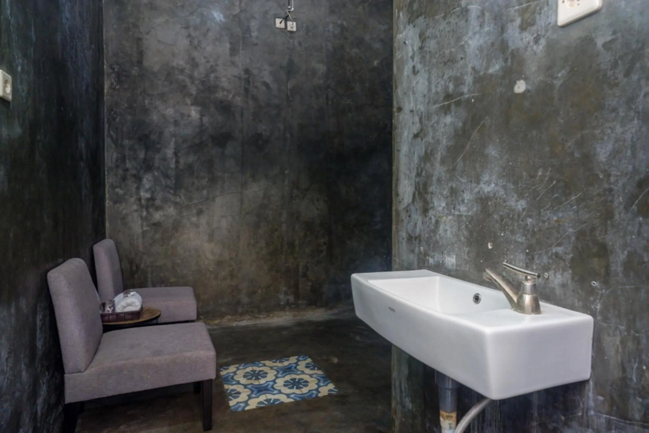 Bathroom in RedDoorz near Jumbo Mall Sragen