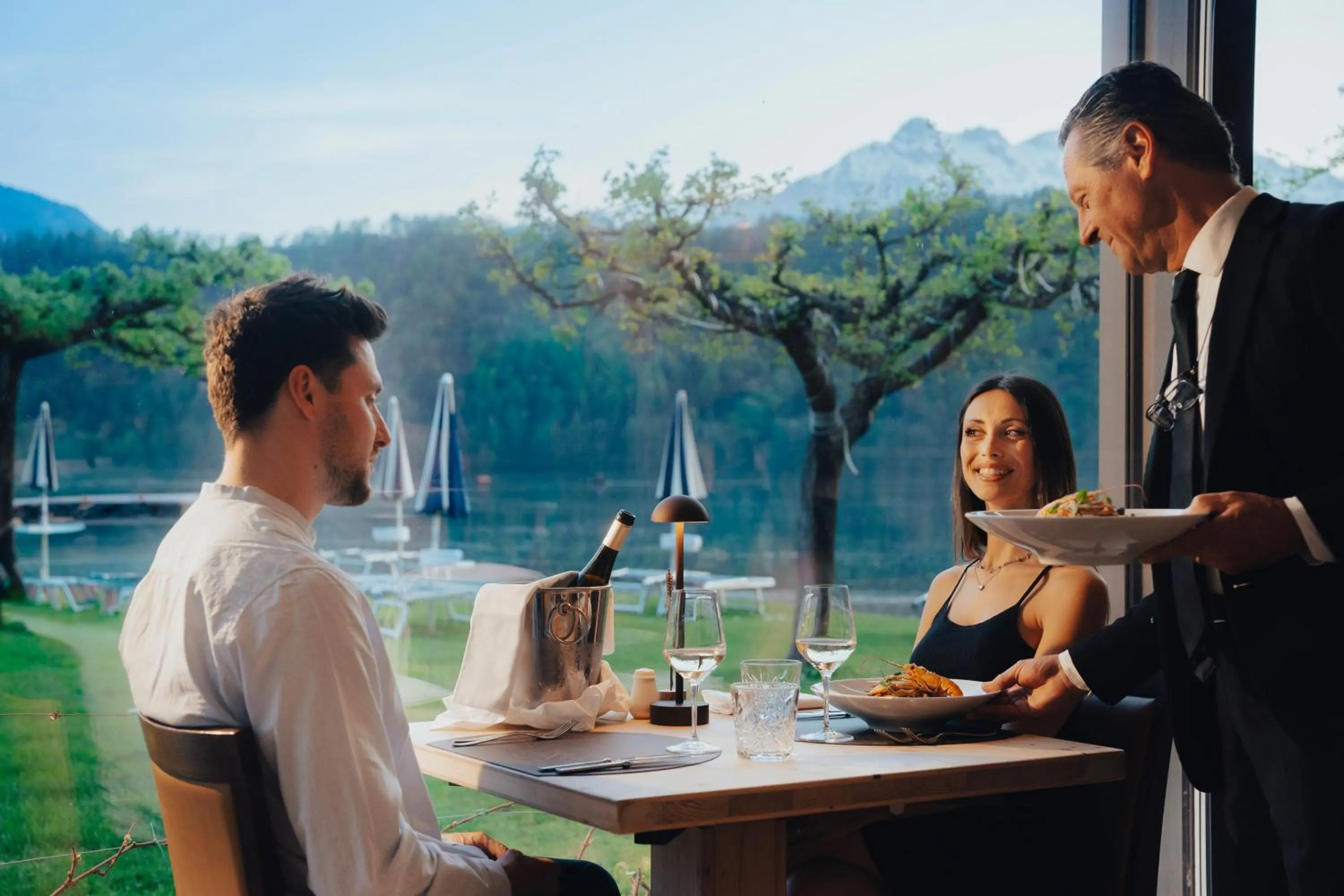Restaurant/places to eat in Parc Hotel Du Lac