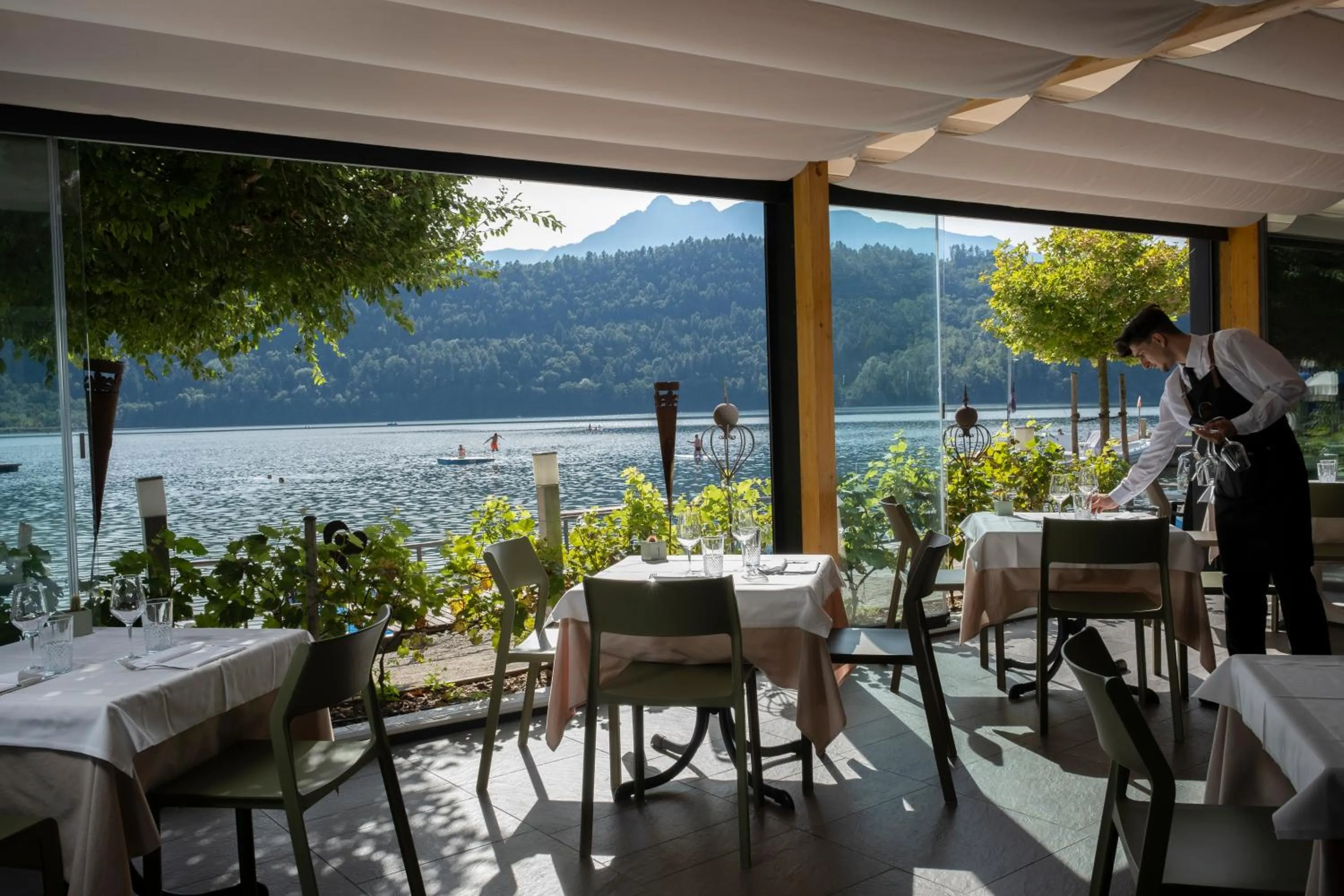 Restaurant/places to eat in Parc Hotel Du Lac