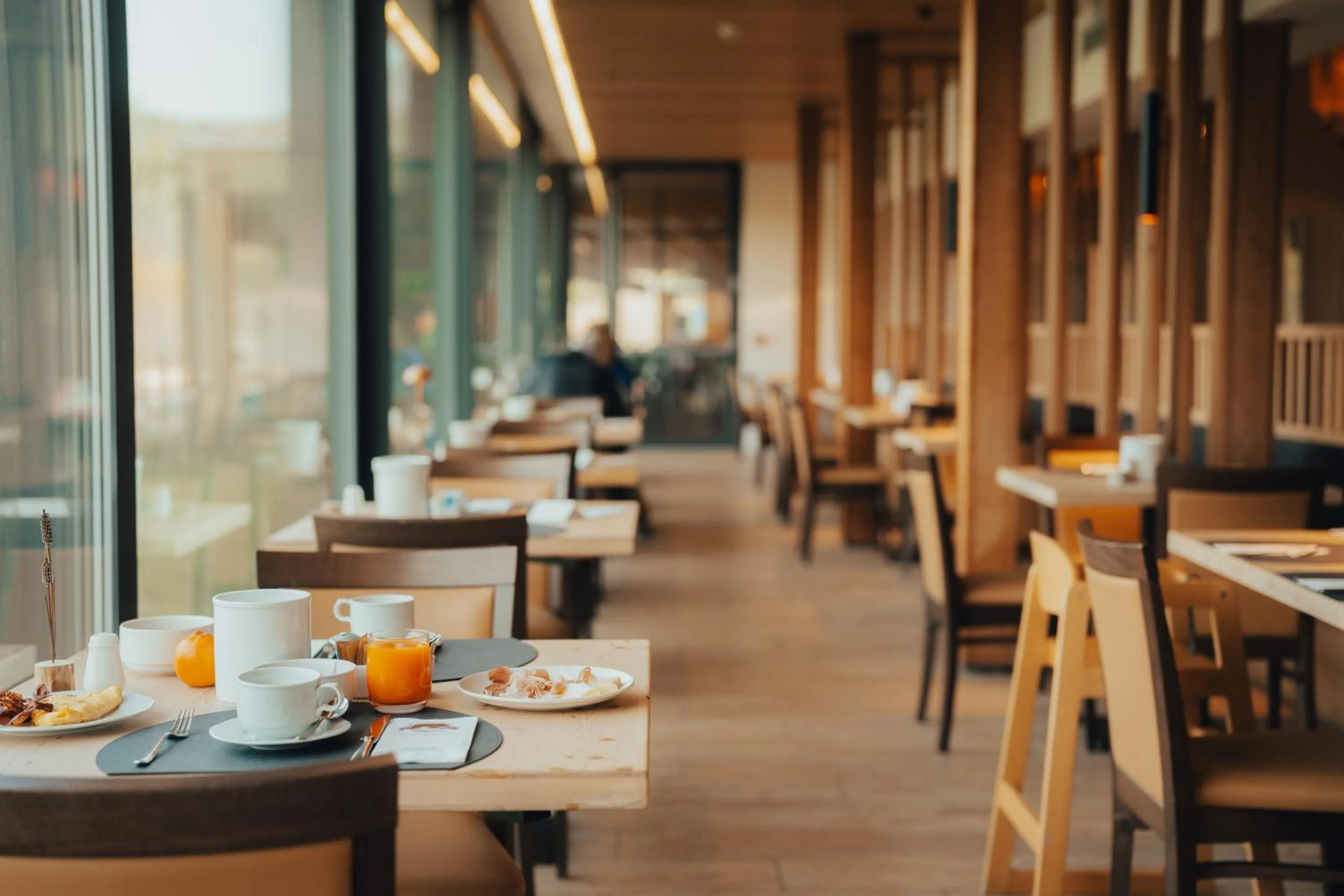 Restaurant/places to eat in Parc Hotel Du Lac