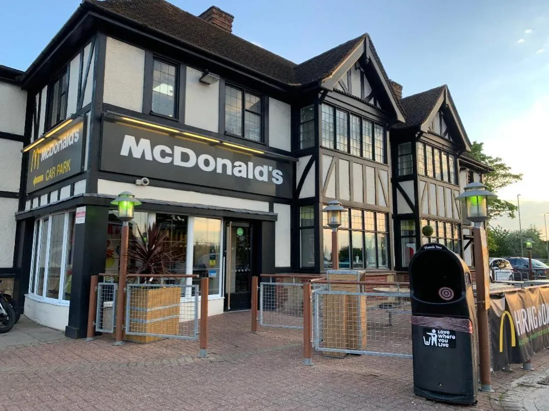 Restaurant/places to eat in Risinghurst, Oxford, an ENTIRE 2beds, 2bathrooms, free Wi-Fi, Free Parking