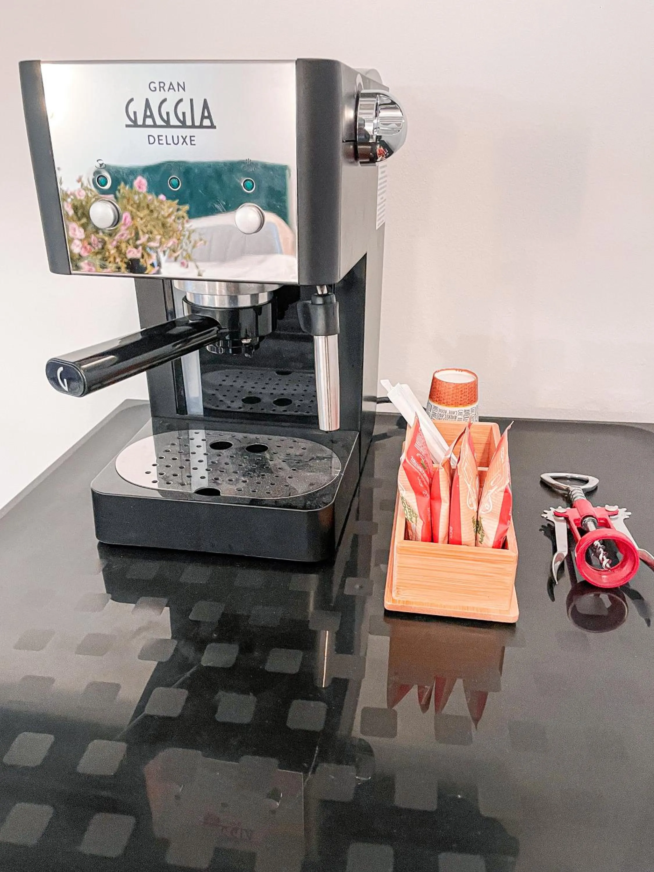 Coffee/tea facilities in B&B Faraglione