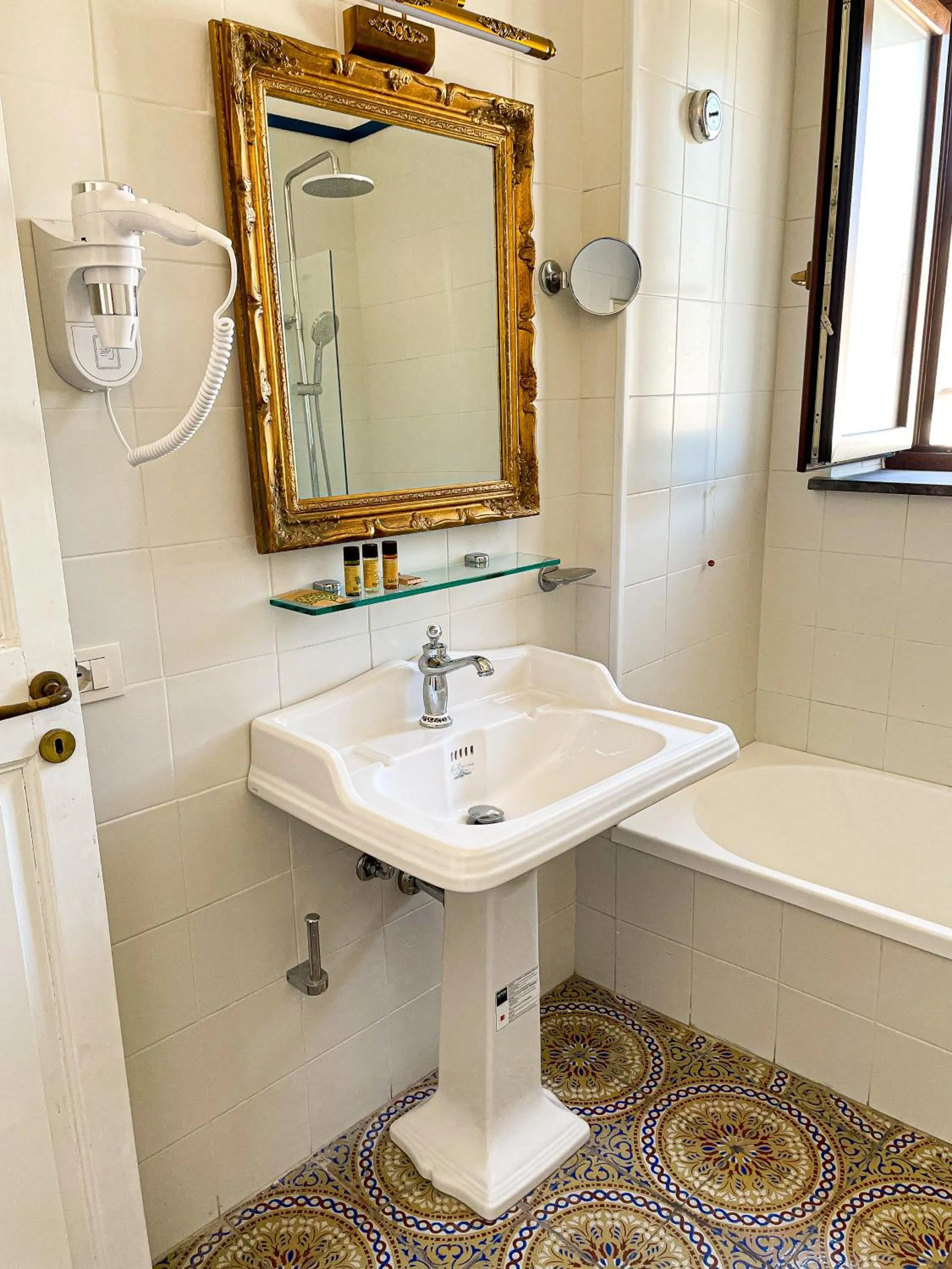 Bathroom in B&B Faraglione