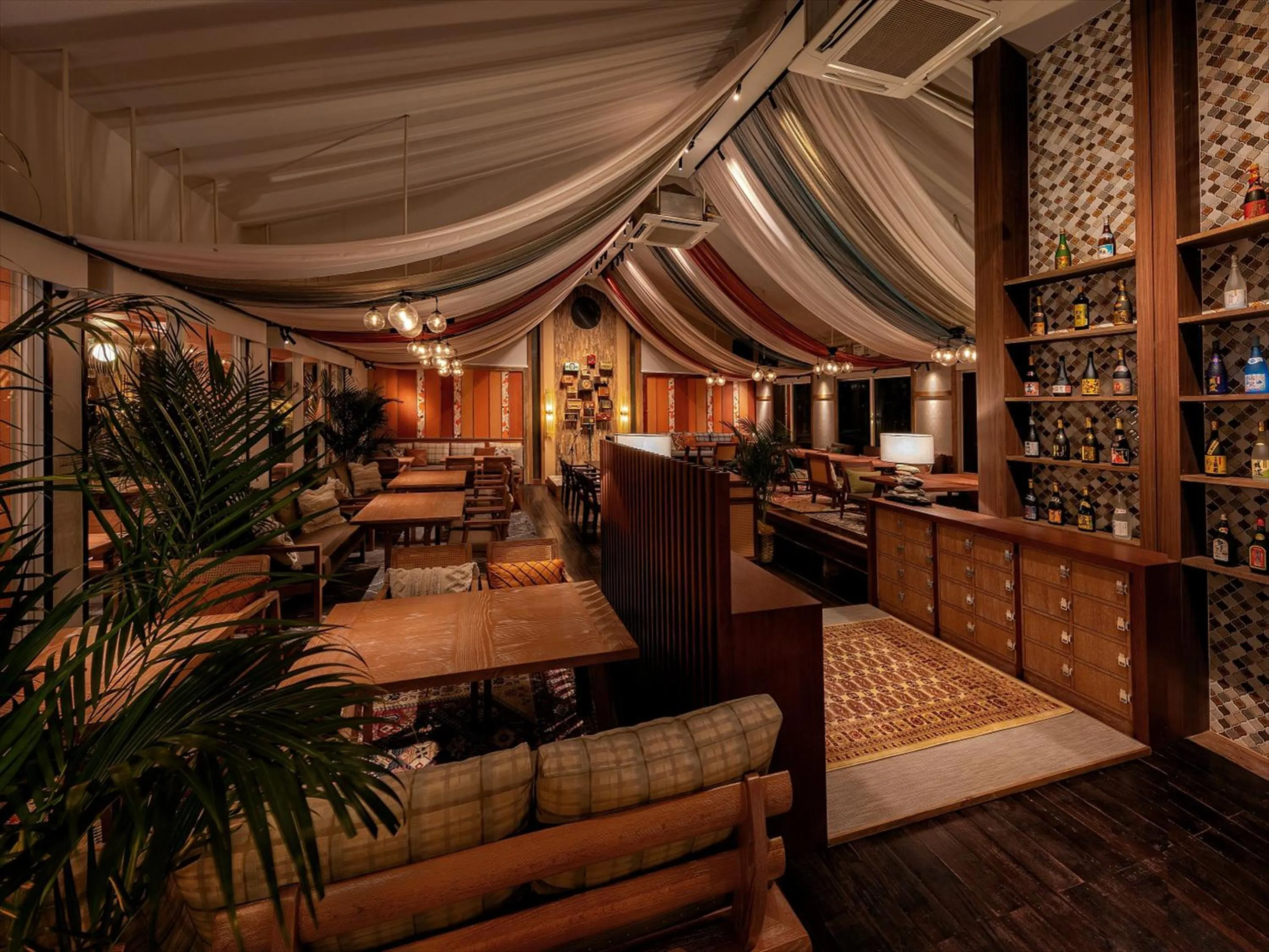 Restaurant/places to eat in AQUASENSE Hotel & Resort