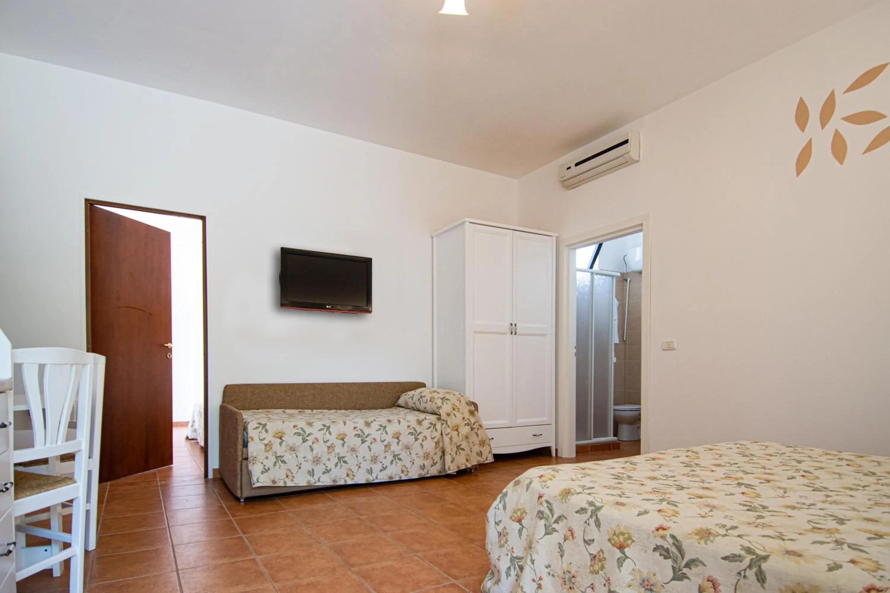 Photo of the whole room in Giardino Degli Ulivi Resort Masseria