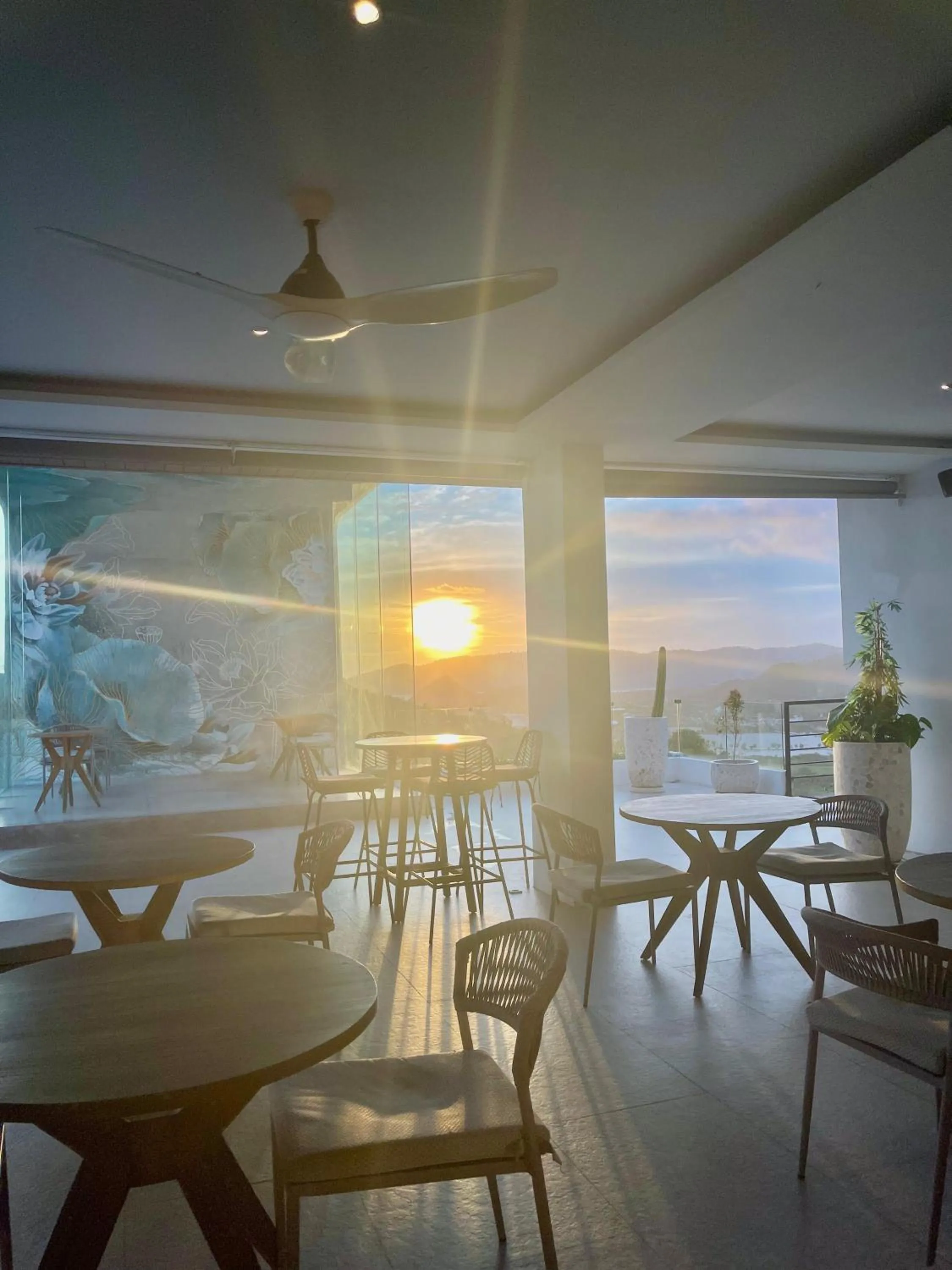 Restaurant/places to eat in Truntum Boutique Mandalika