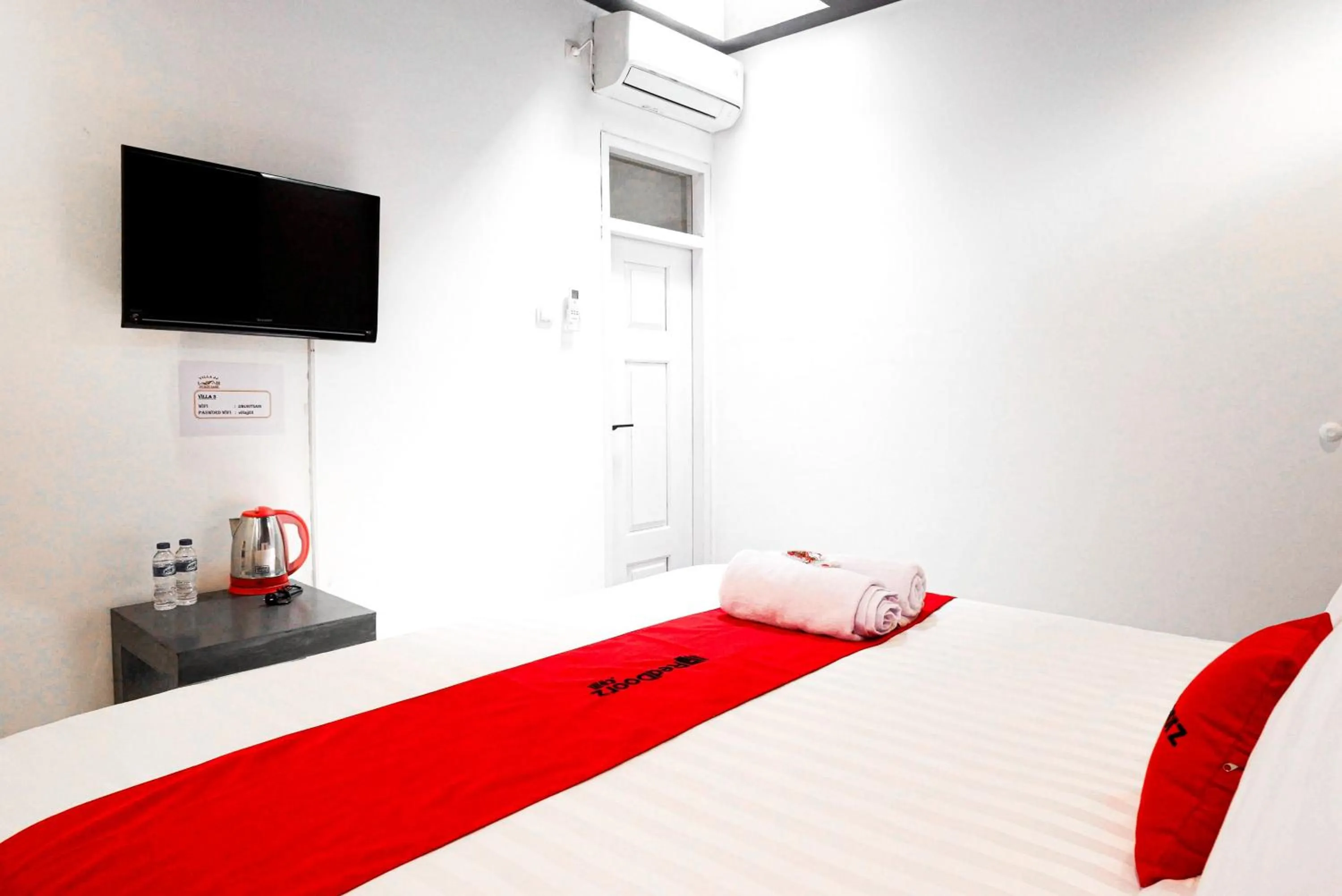 Bedroom, Bed in RedDoorz near Bukitsari Semarang