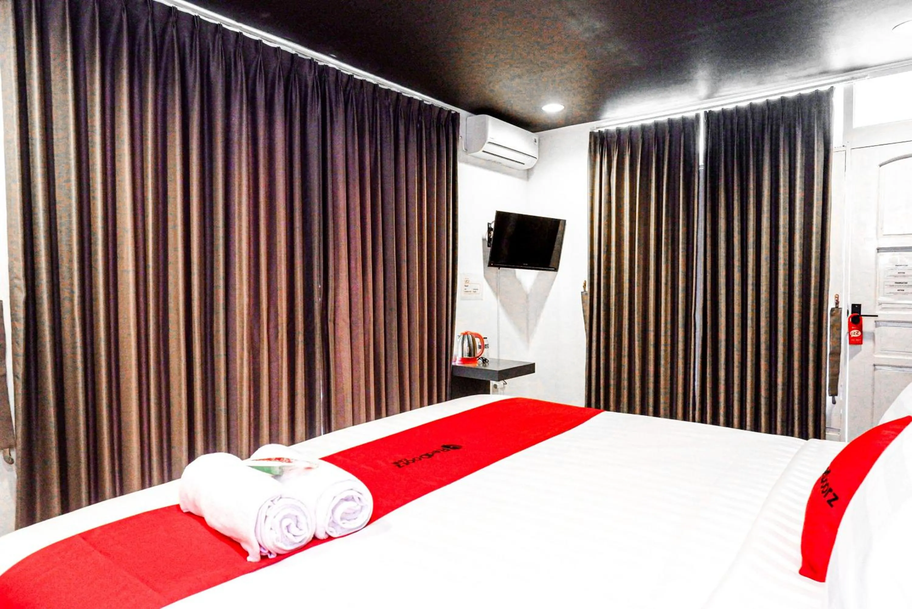 Bedroom, Bed in RedDoorz near Bukitsari Semarang