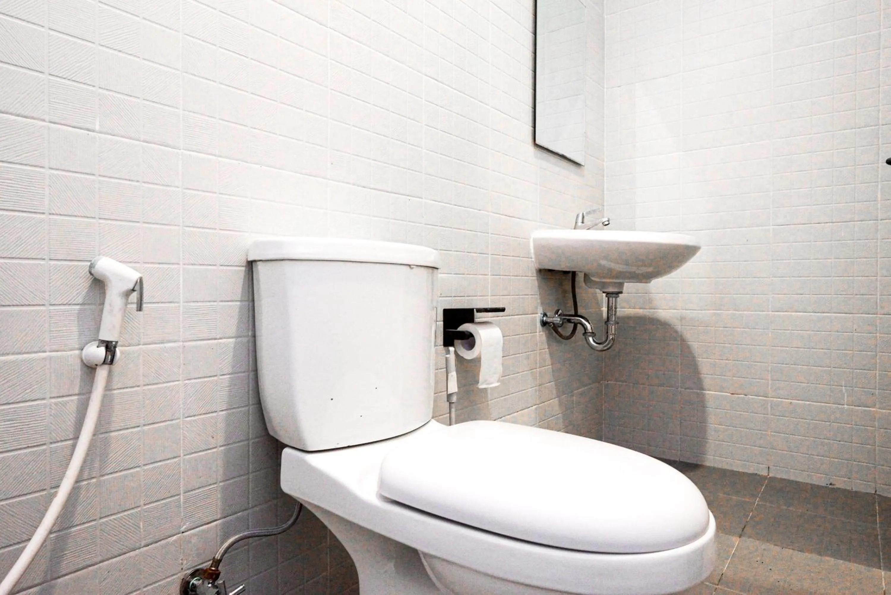 Bathroom in RedDoorz near Bukitsari Semarang