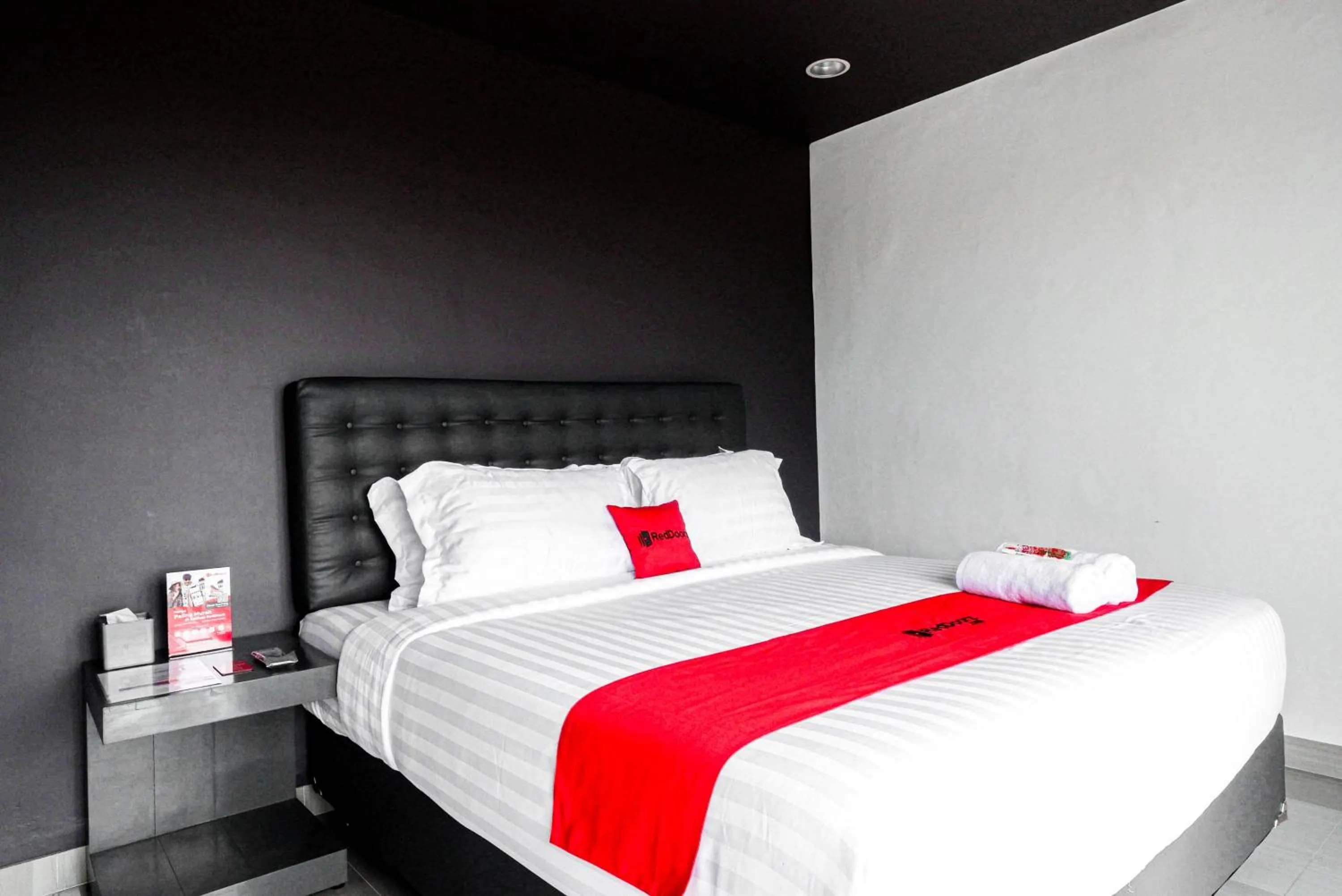 Bedroom, Bed in RedDoorz near Bukitsari Semarang