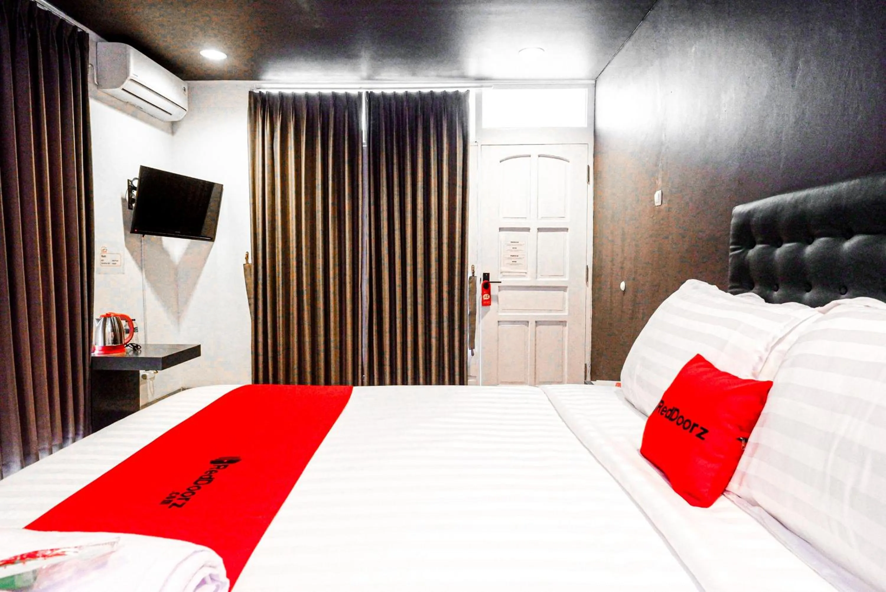 Bedroom, Bed in RedDoorz near Bukitsari Semarang