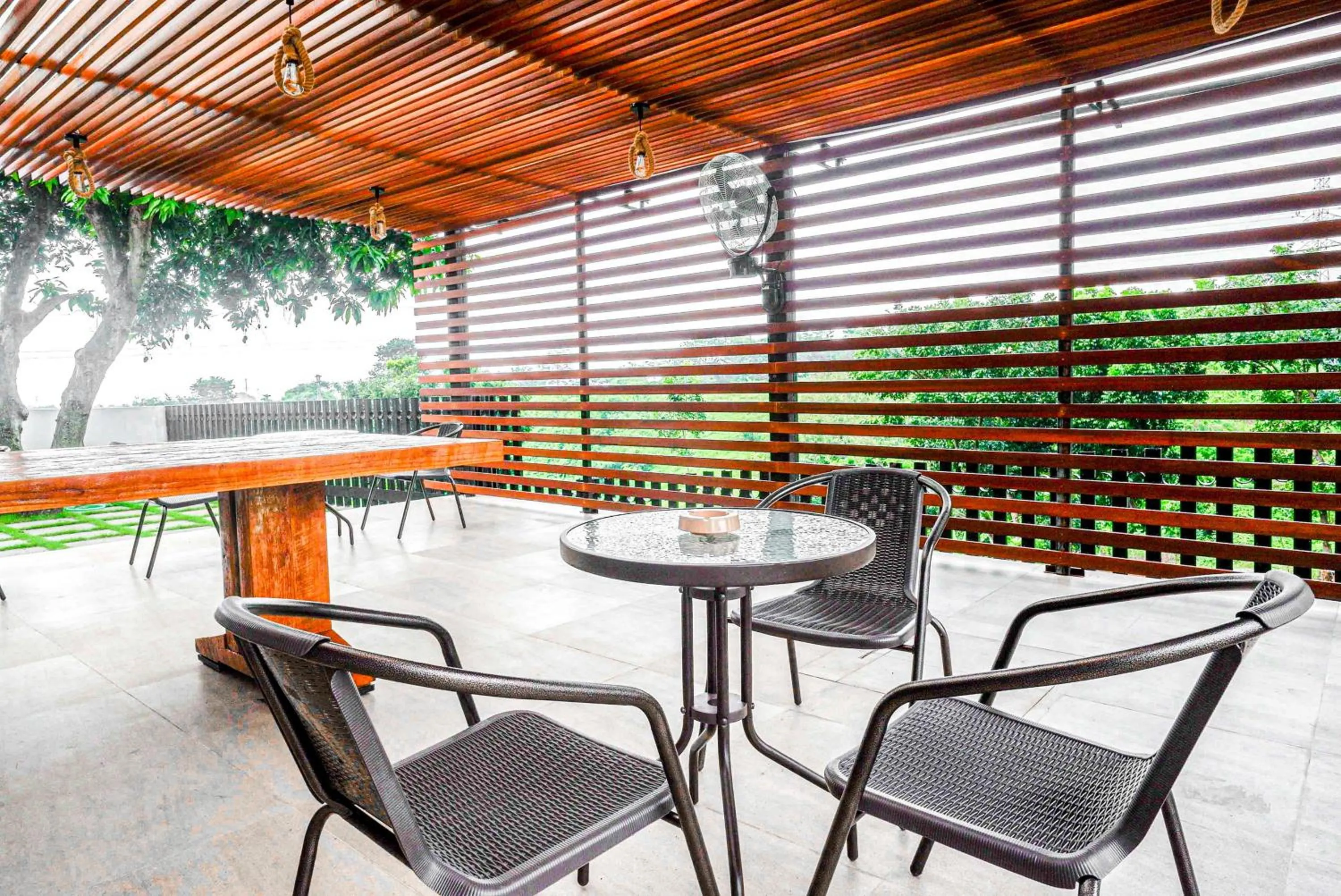 Seating area in RedDoorz near Bukitsari Semarang